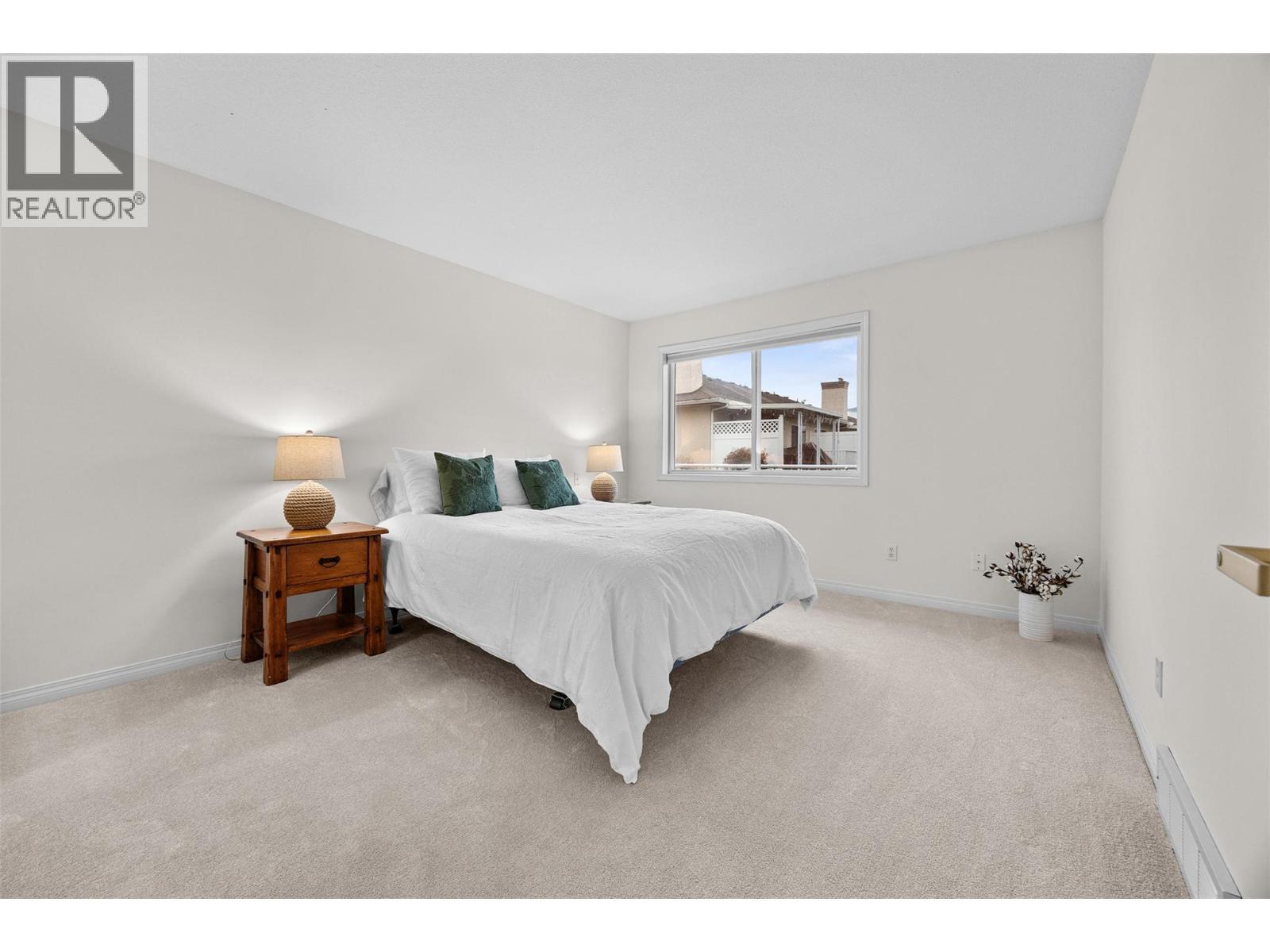 1874 Parkview Crescent Unit# 18, Kelowna, BC - Indoor Photo Showing Bedroom