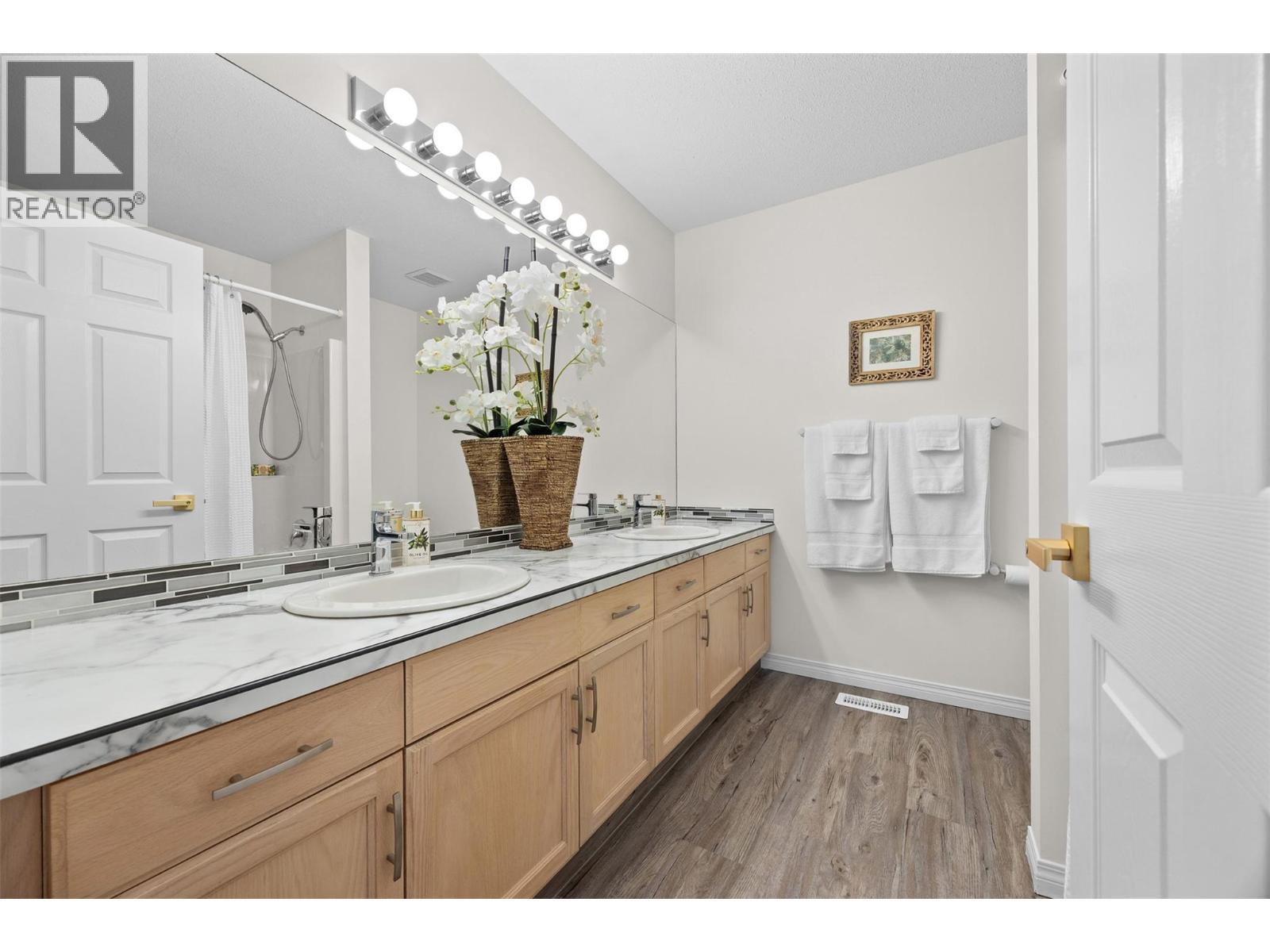 1874 Parkview Crescent Unit# 18, Kelowna, BC - Indoor Photo Showing Bathroom