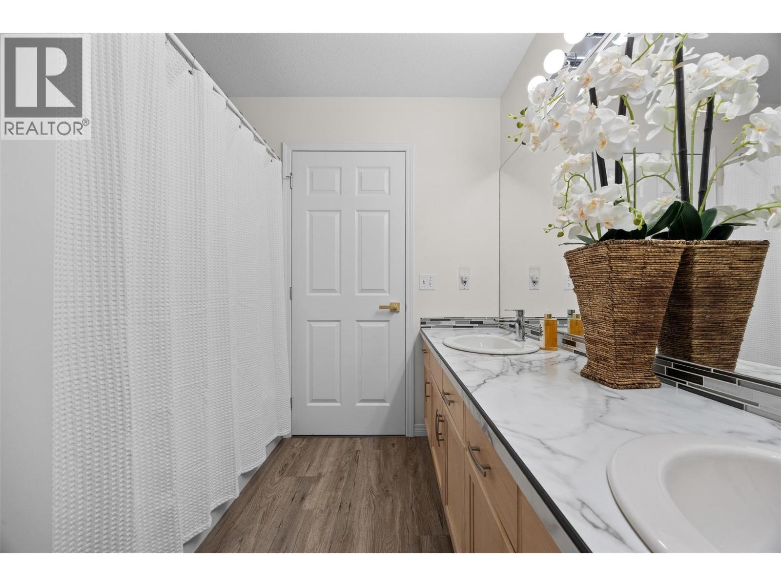 1874 Parkview Crescent Unit# 18, Kelowna, BC - Indoor Photo Showing Bathroom