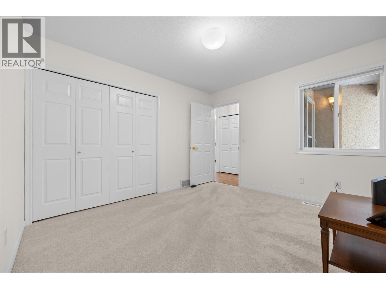 1874 Parkview Crescent Unit# 18, Kelowna, BC - Indoor Photo Showing Other Room