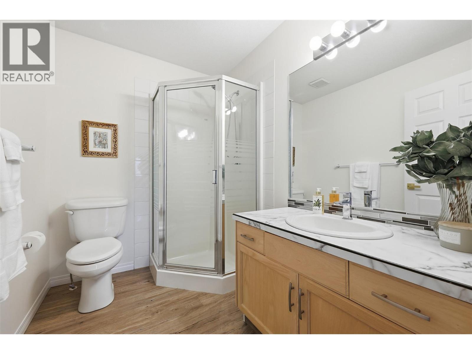 1874 Parkview Crescent Unit# 18, Kelowna, BC - Indoor Photo Showing Bathroom