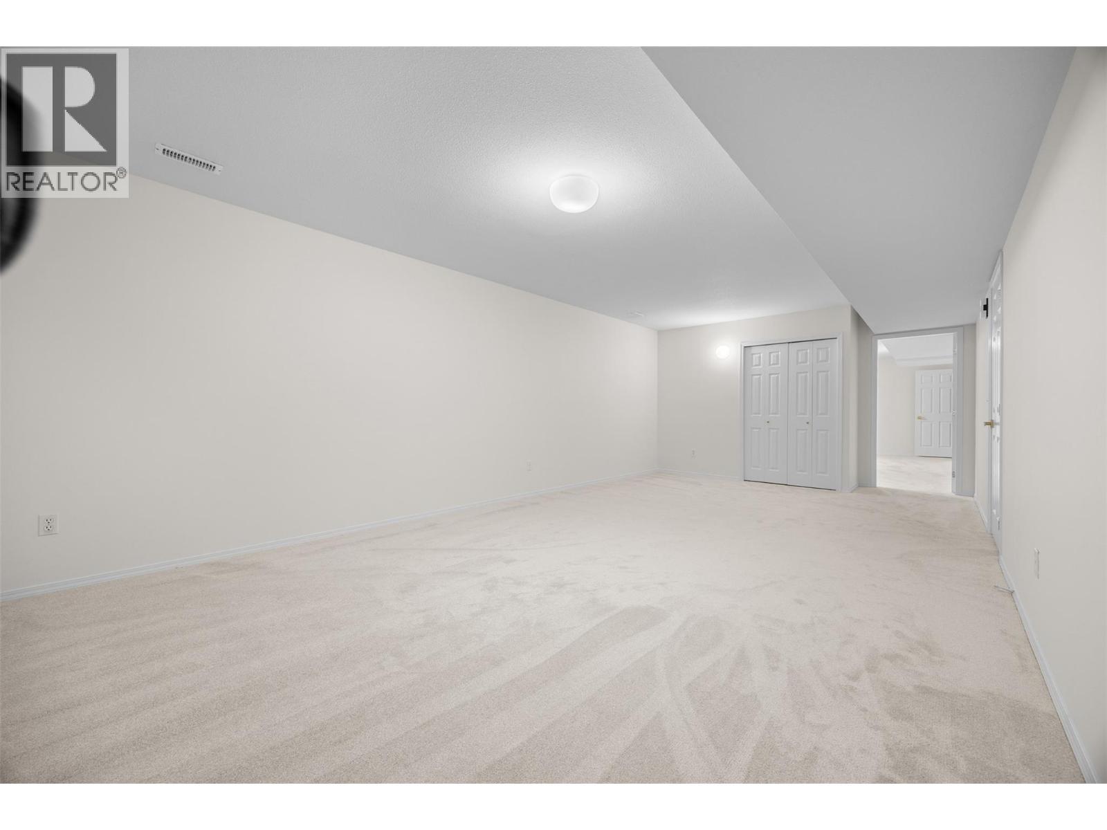 1874 Parkview Crescent Unit# 18, Kelowna, BC - Indoor Photo Showing Other Room