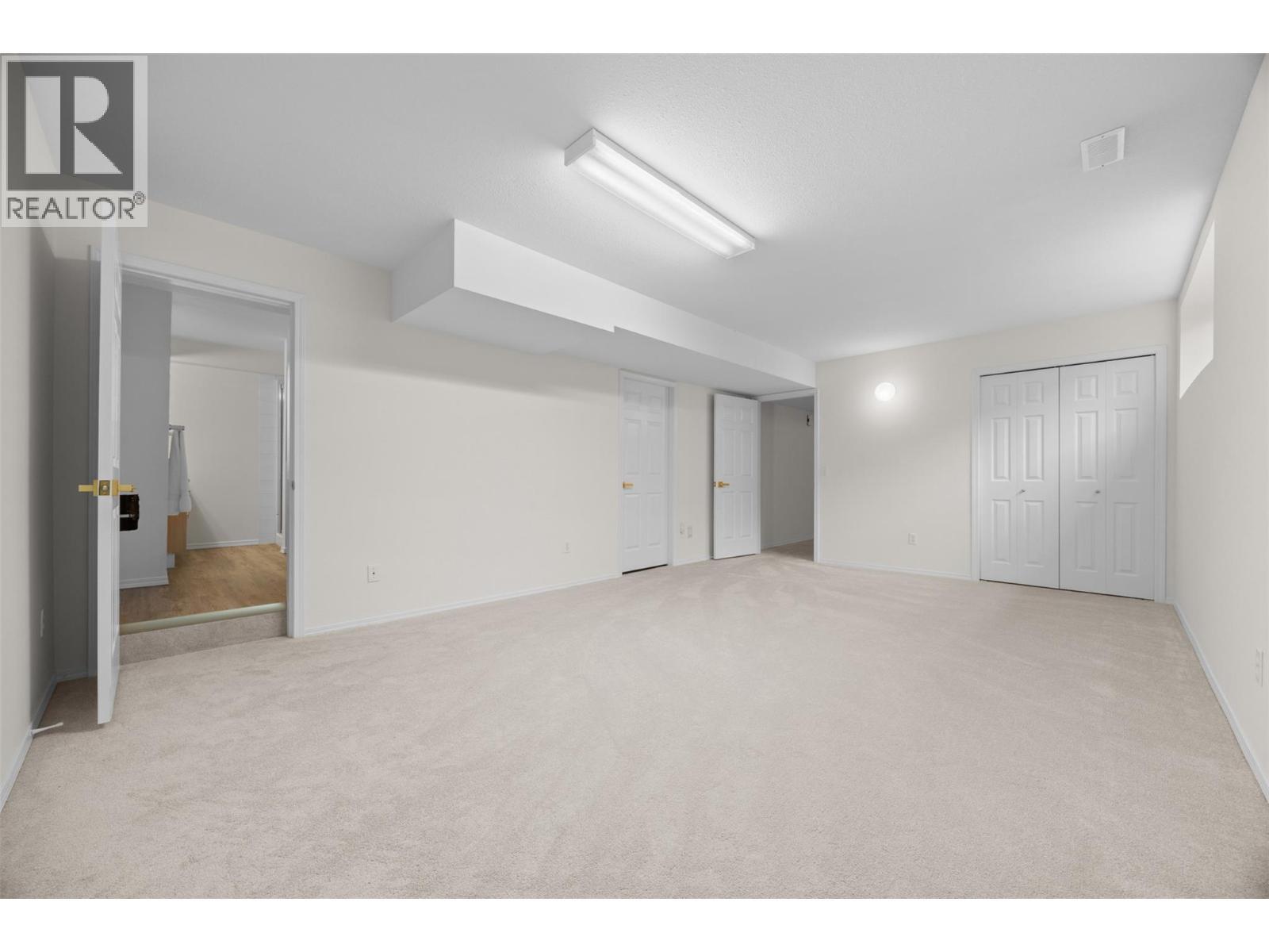 1874 Parkview Crescent Unit# 18, Kelowna, BC - Indoor Photo Showing Other Room