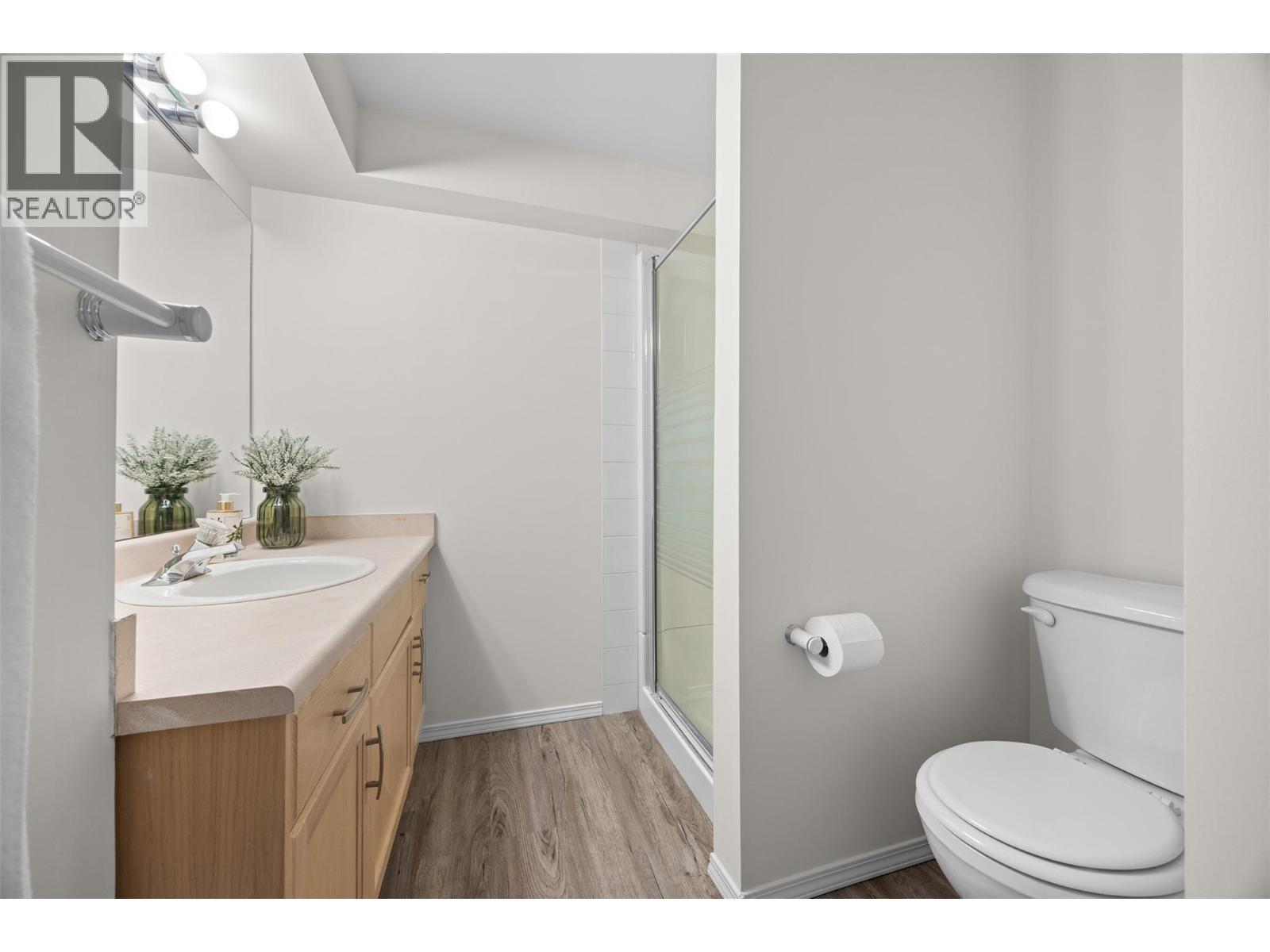 1874 Parkview Crescent Unit# 18, Kelowna, BC - Indoor Photo Showing Bathroom