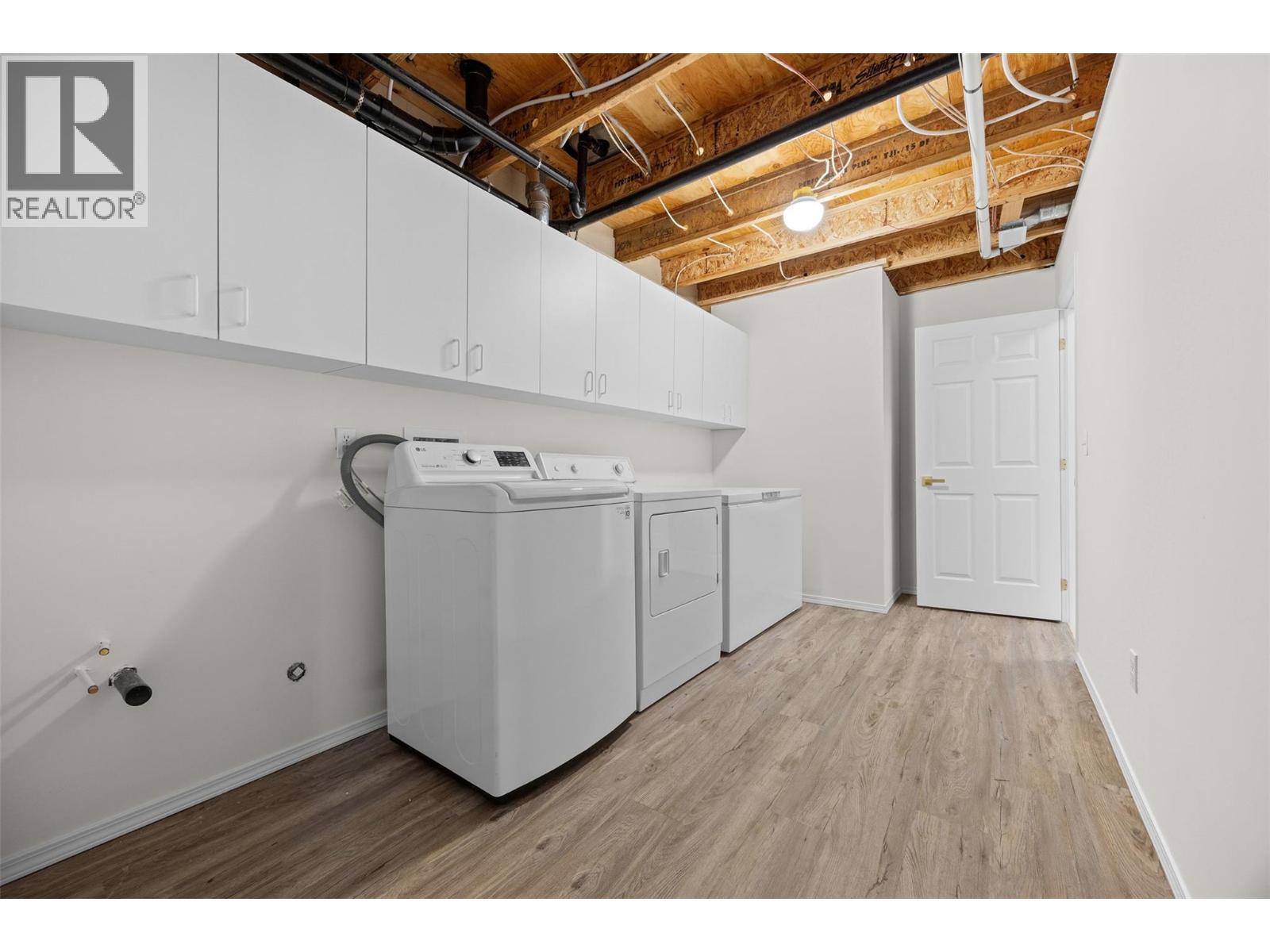 1874 Parkview Crescent Unit# 18, Kelowna, BC - Indoor Photo Showing Laundry Room
