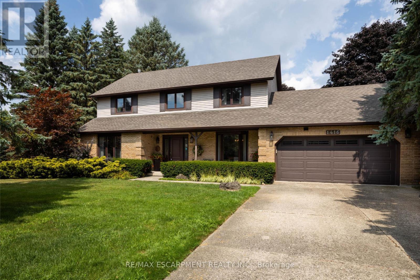 1416 Progreston Road, Hamilton, ON - Outdoor With Facade