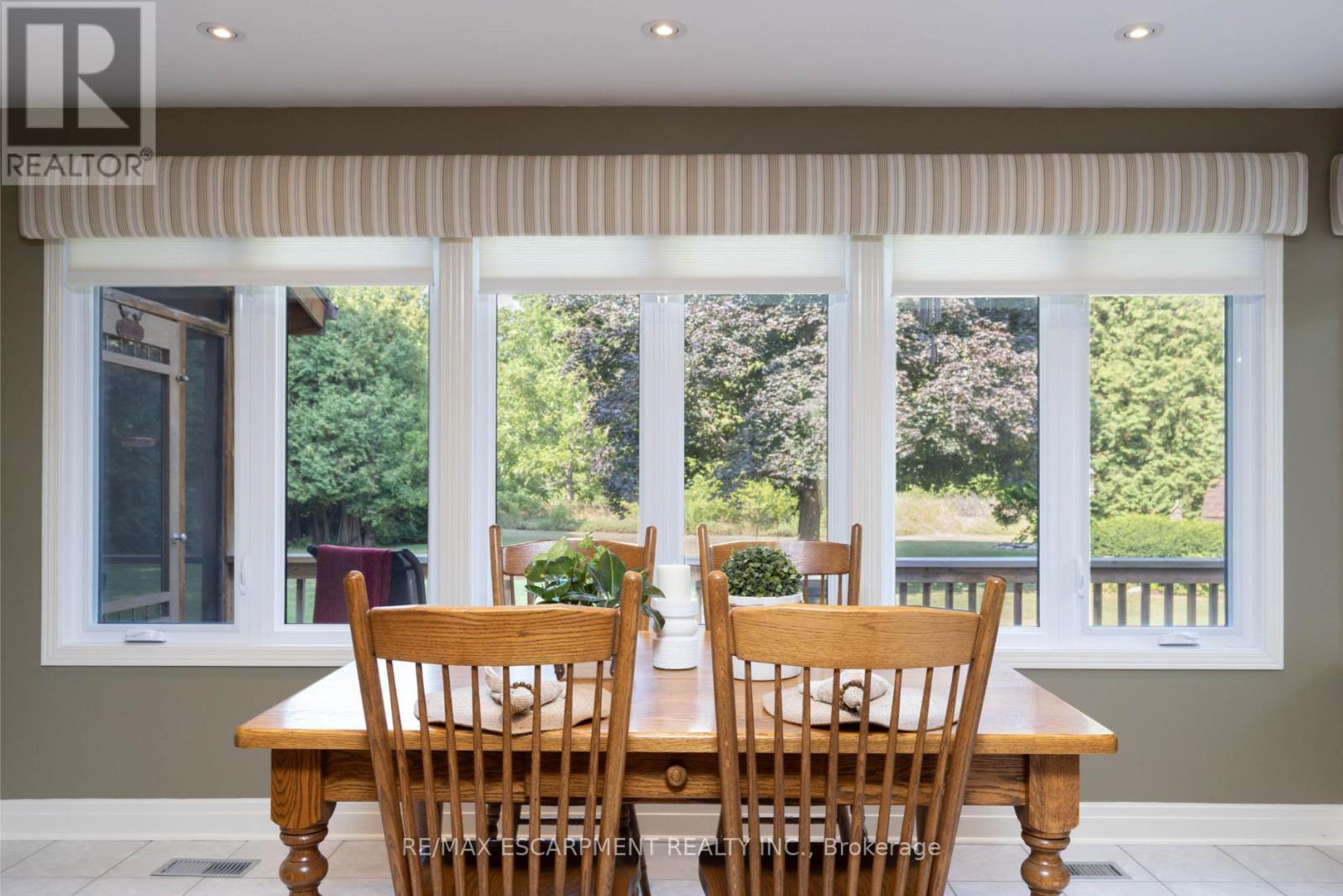 1416 Progreston Road, Hamilton, ON - Indoor Photo Showing Dining Room
