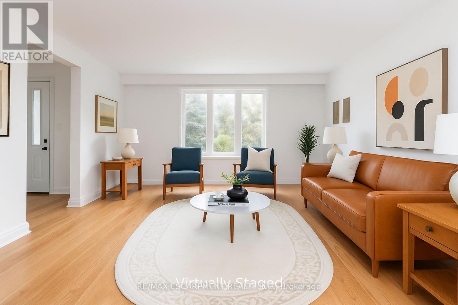 1416 Progreston Road, Hamilton, ON - Indoor Photo Showing Living Room
