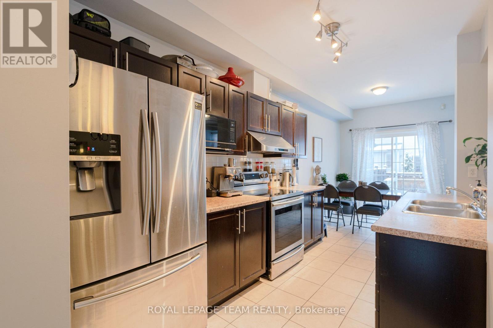 819 Tabaret Street, Ottawa, ON - Indoor Photo Showing Kitchen With Double Sink