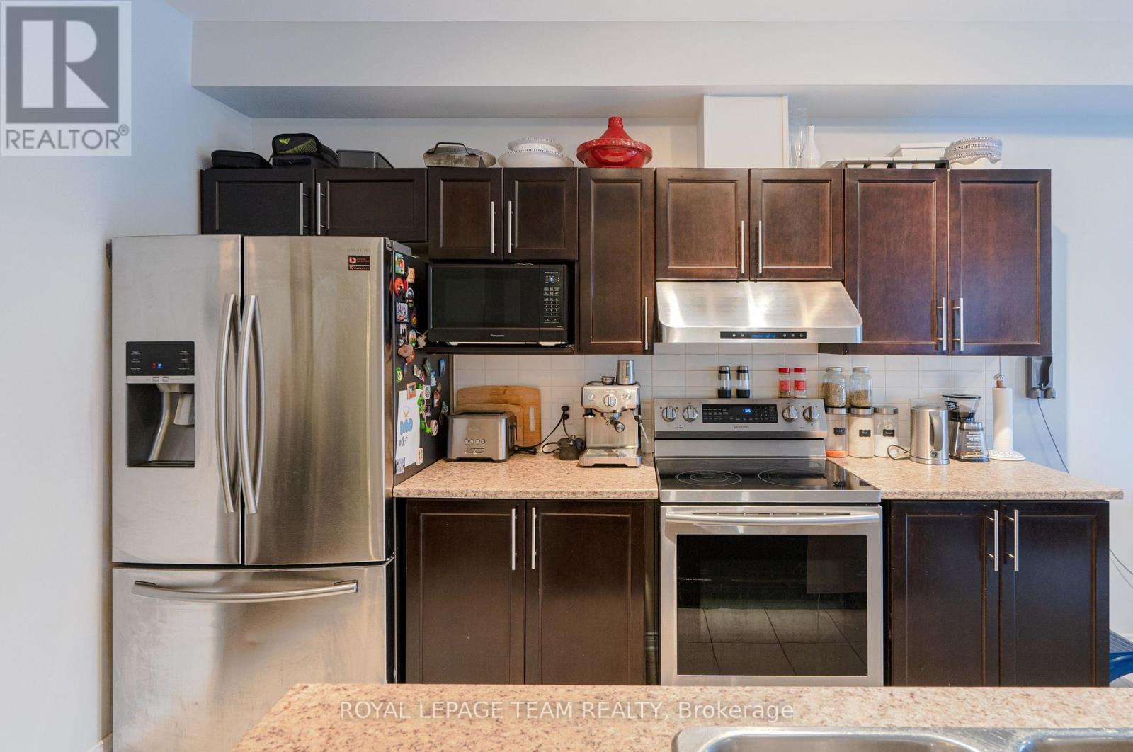 819 Tabaret Street, Ottawa, ON - Indoor Photo Showing Kitchen With Upgraded Kitchen
