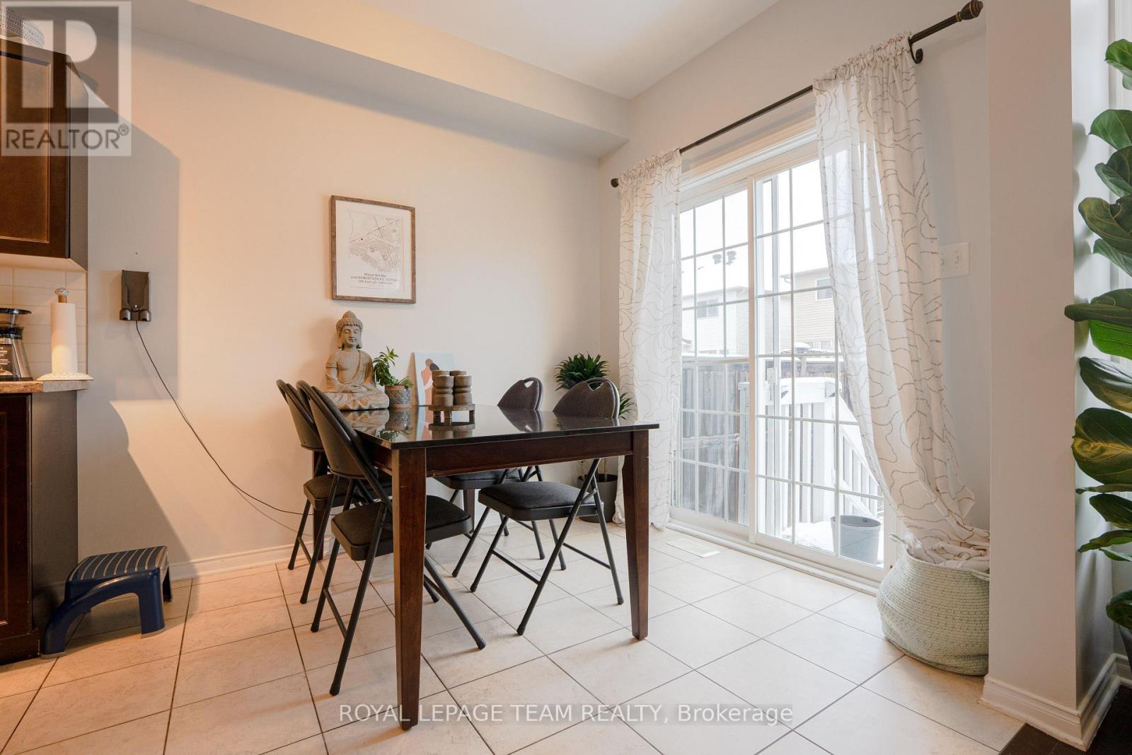 819 Tabaret Street, Ottawa, ON - Indoor Photo Showing Dining Room