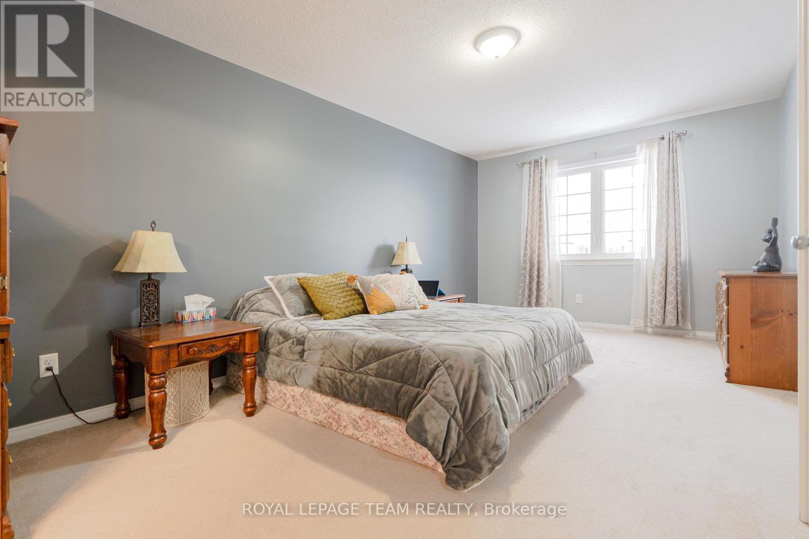 819 Tabaret Street, Ottawa, ON - Indoor Photo Showing Bedroom