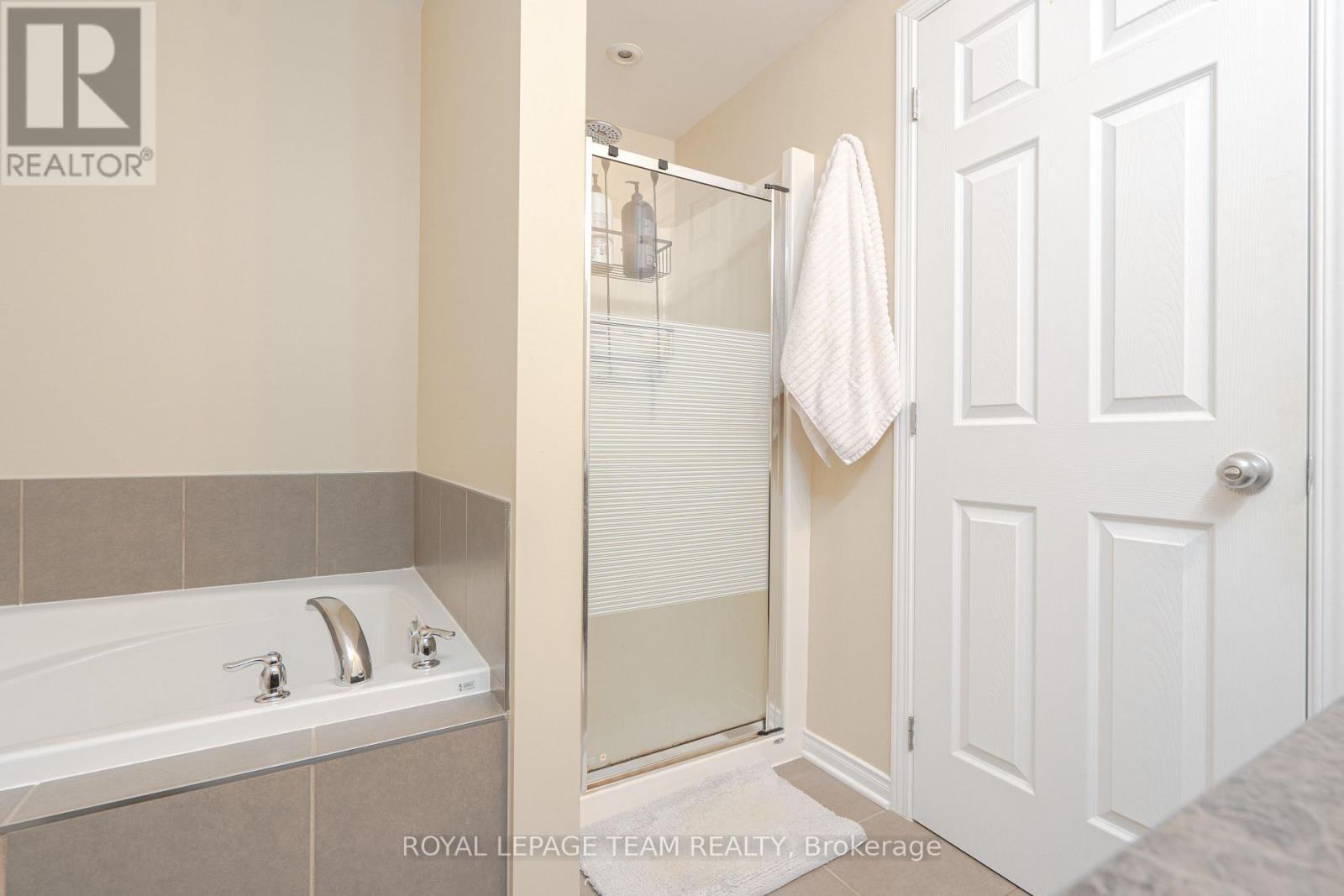 819 Tabaret Street, Ottawa, ON - Indoor Photo Showing Bathroom