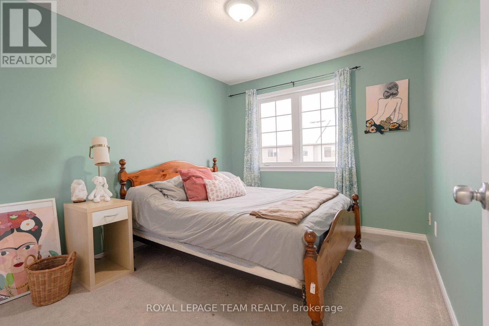 819 Tabaret Street, Ottawa, ON - Indoor Photo Showing Bedroom
