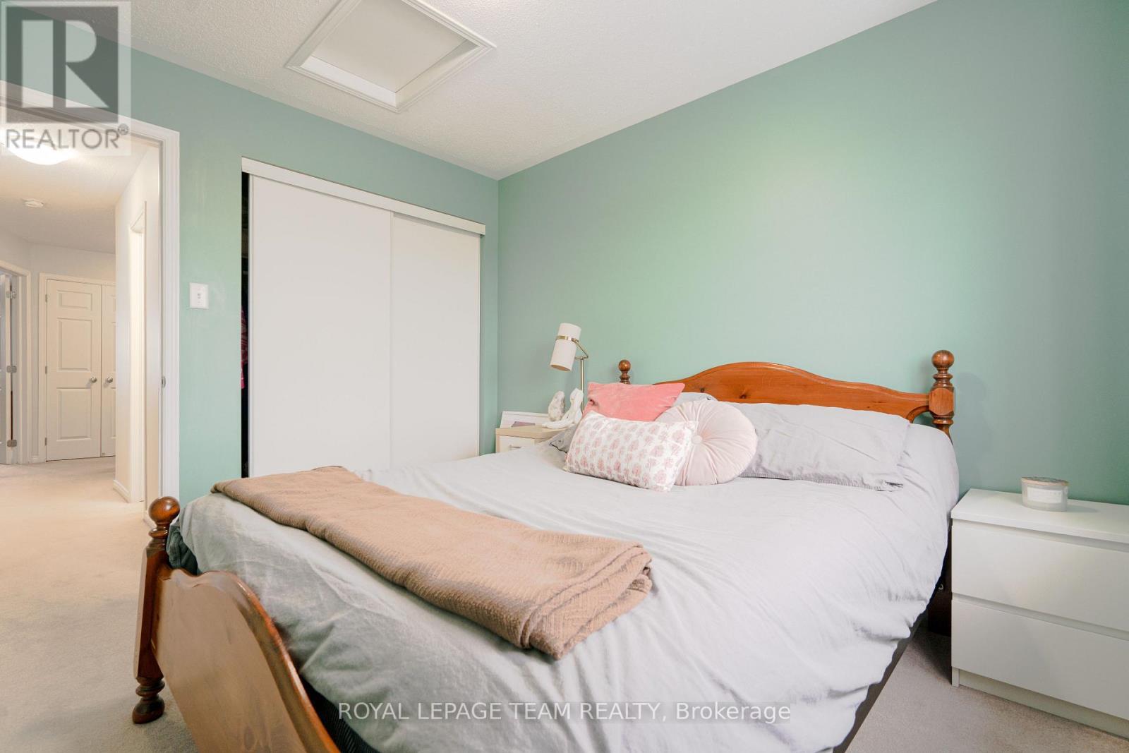 819 Tabaret Street, Ottawa, ON - Indoor Photo Showing Bedroom