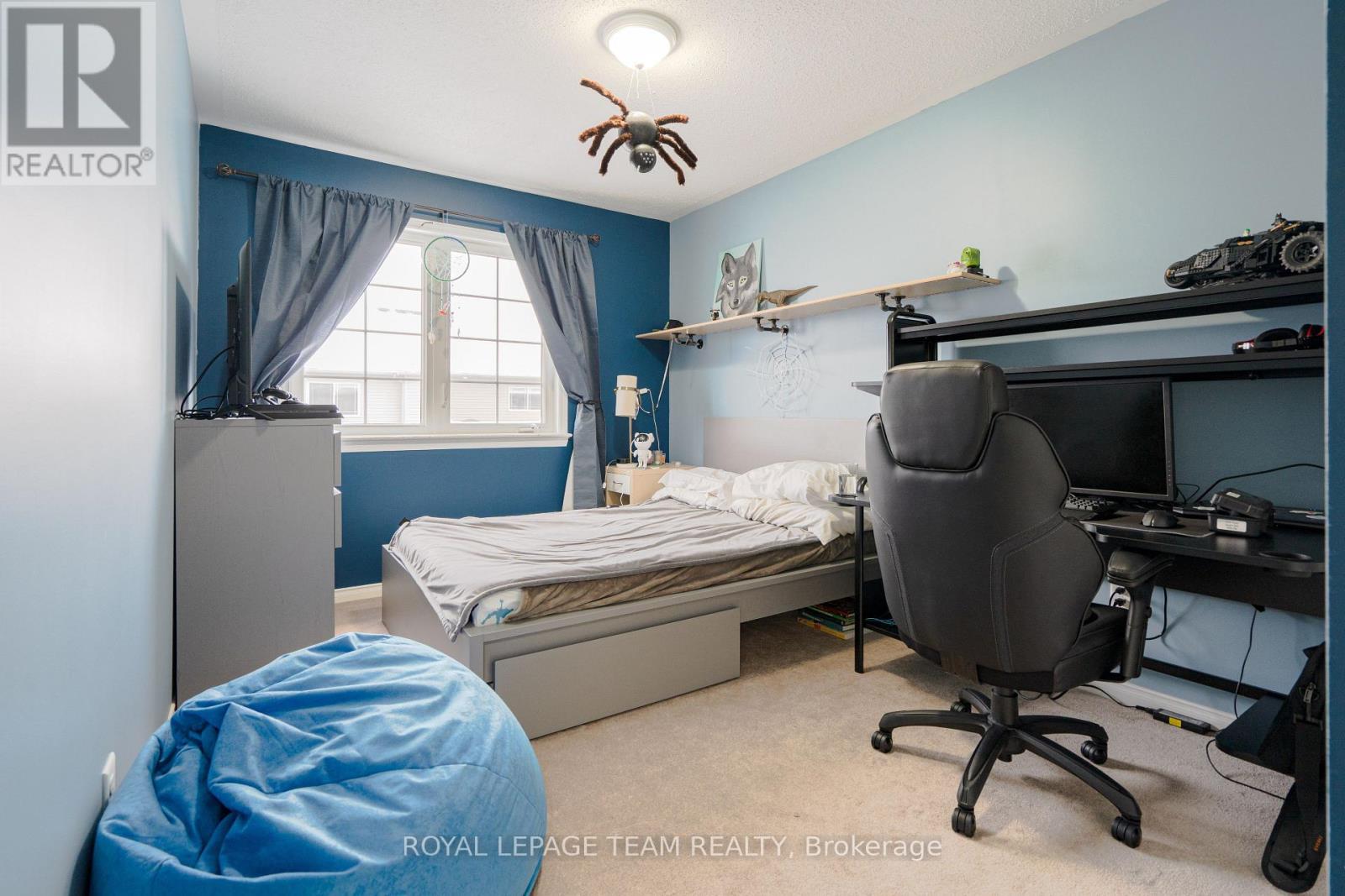 819 Tabaret Street, Ottawa, ON - Indoor Photo Showing Bedroom