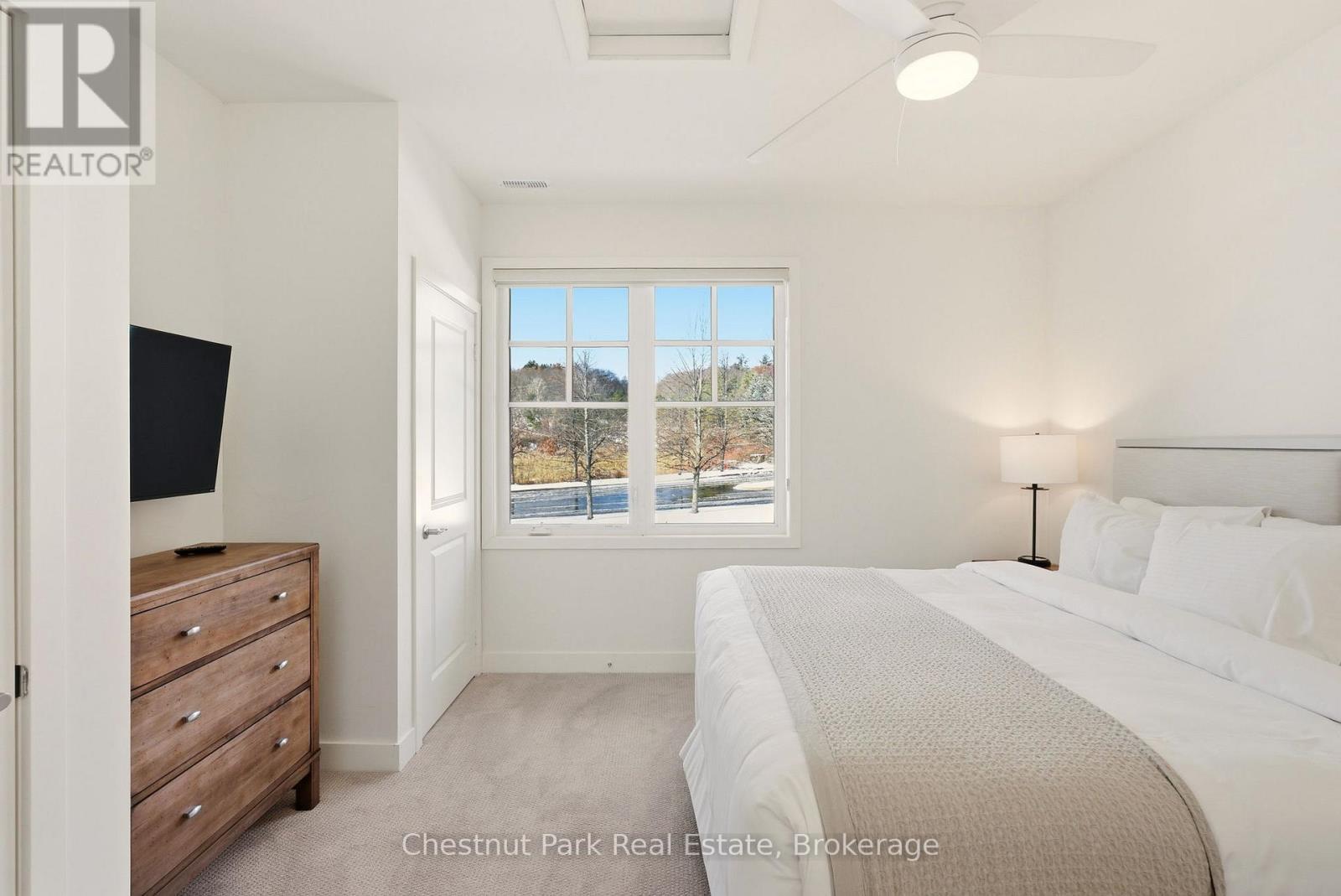 Bhvb201 - 1869 Muskoka Rd 118 West Road, Muskoka Lakes (Monck (Muskoka Lakes)), ON - Indoor Photo Showing Bedroom