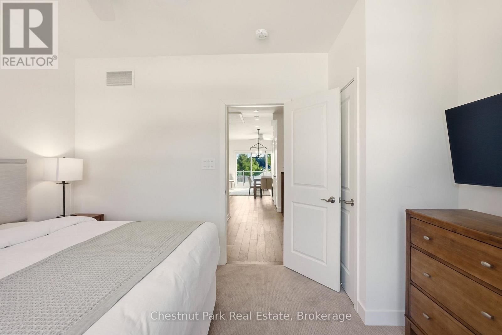 Bhvb201 - 1869 Muskoka Rd 118 West Road, Muskoka Lakes (Monck (Muskoka Lakes)), ON - Indoor Photo Showing Bedroom