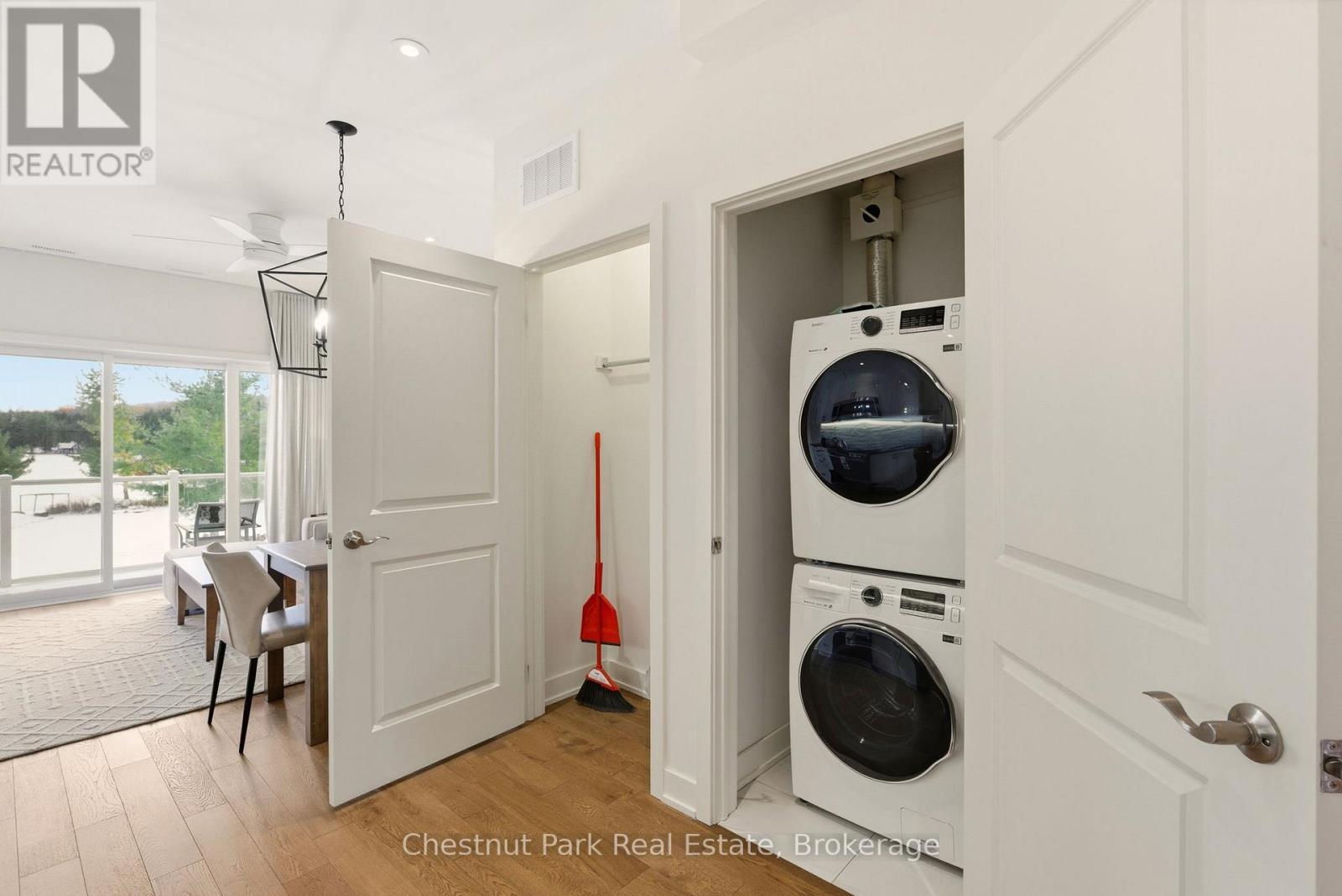 Bhvb201 - 1869 Muskoka Rd 118 West Road, Muskoka Lakes (Monck (Muskoka Lakes)), ON - Indoor Photo Showing Laundry Room