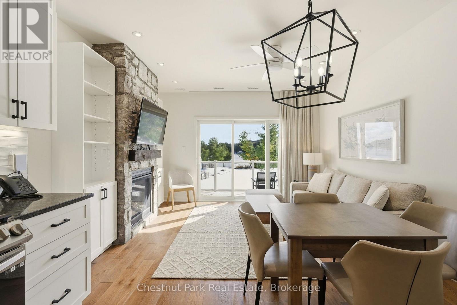Bhvb201 - 1869 Muskoka Rd 118 West Road, Muskoka Lakes (Monck (Muskoka Lakes)), ON - Indoor Photo Showing Dining Room With Fireplace
