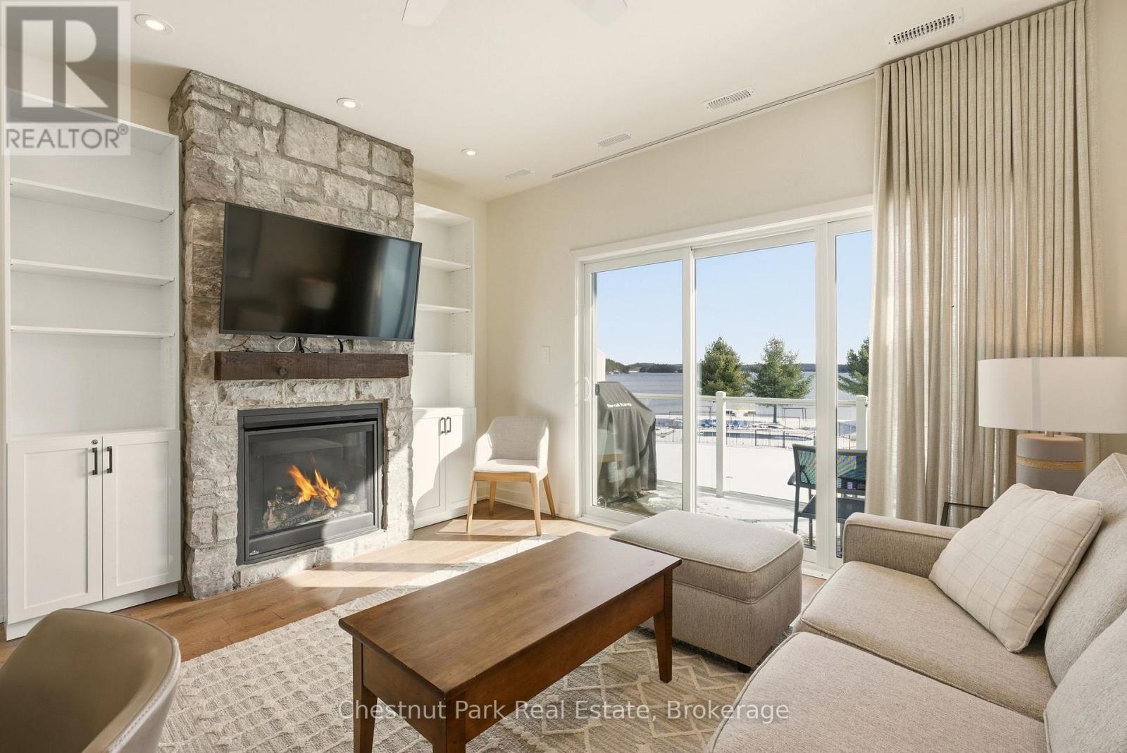 Bhvb201 - 1869 Muskoka Rd 118 West Road, Muskoka Lakes (Monck (Muskoka Lakes)), ON - Indoor Photo Showing Living Room With Fireplace