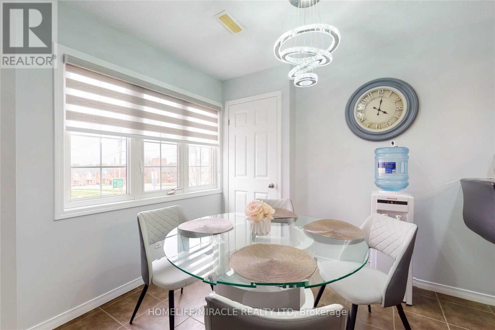 1A - 50 Howe Drive, Kitchener, ON - Indoor Photo Showing Dining Room