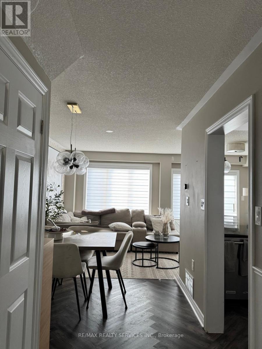 10 - 430 Mapleview Drive E, Barrie, ON - Indoor Photo Showing Dining Room