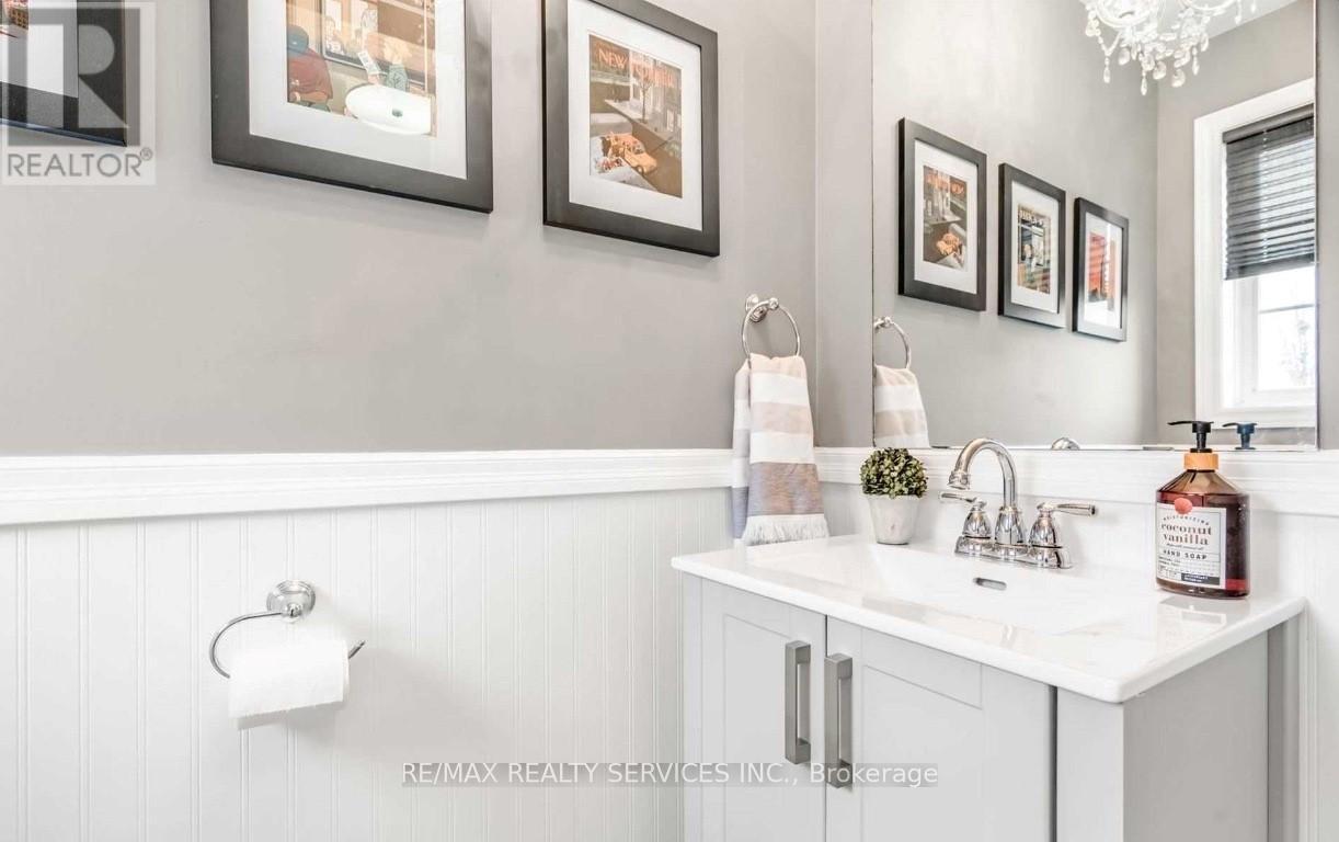 10 - 430 Mapleview Drive E, Barrie, ON - Indoor Photo Showing Bathroom