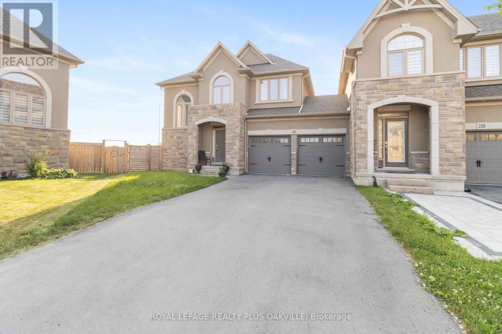 2386 Natasha Circle, Oakville, ON - Outdoor With Facade