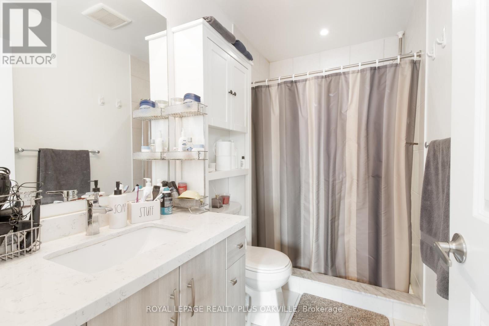 2386 Natasha Circle, Oakville, ON - Indoor Photo Showing Bathroom