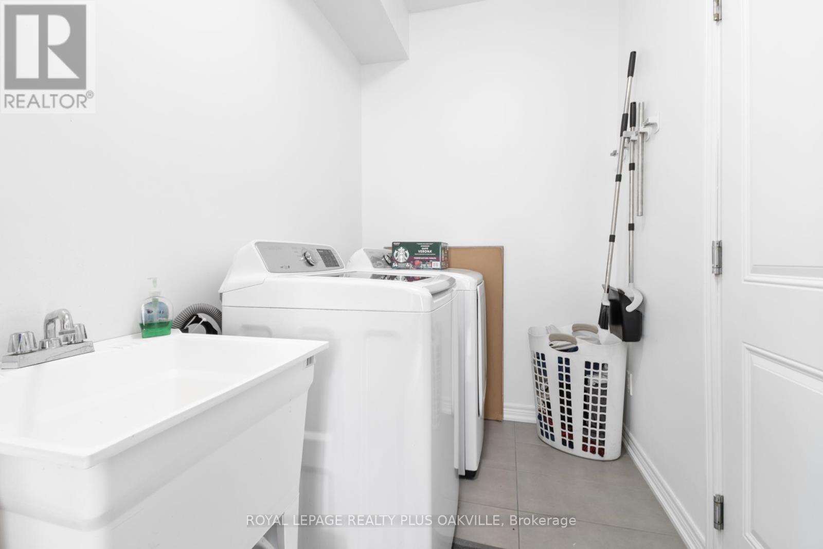 2386 Natasha Circle, Oakville, ON - Indoor Photo Showing Laundry Room