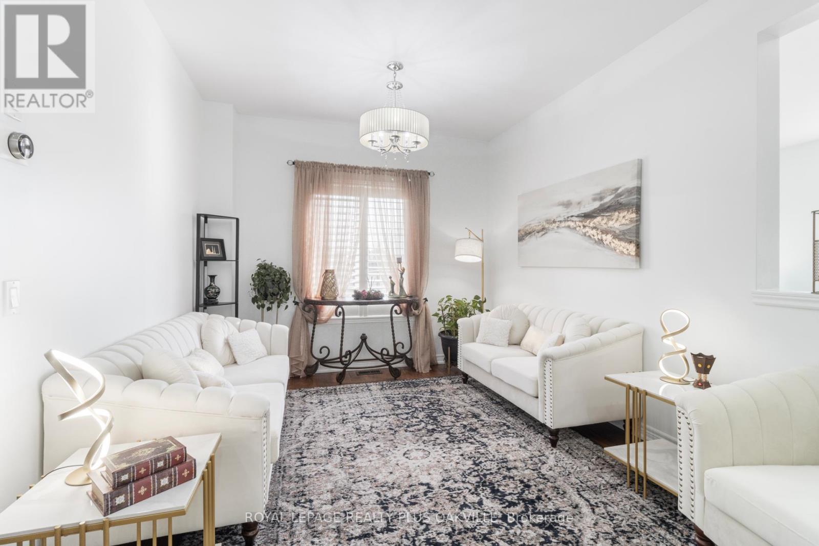 2386 Natasha Circle, Oakville, ON - Indoor Photo Showing Living Room