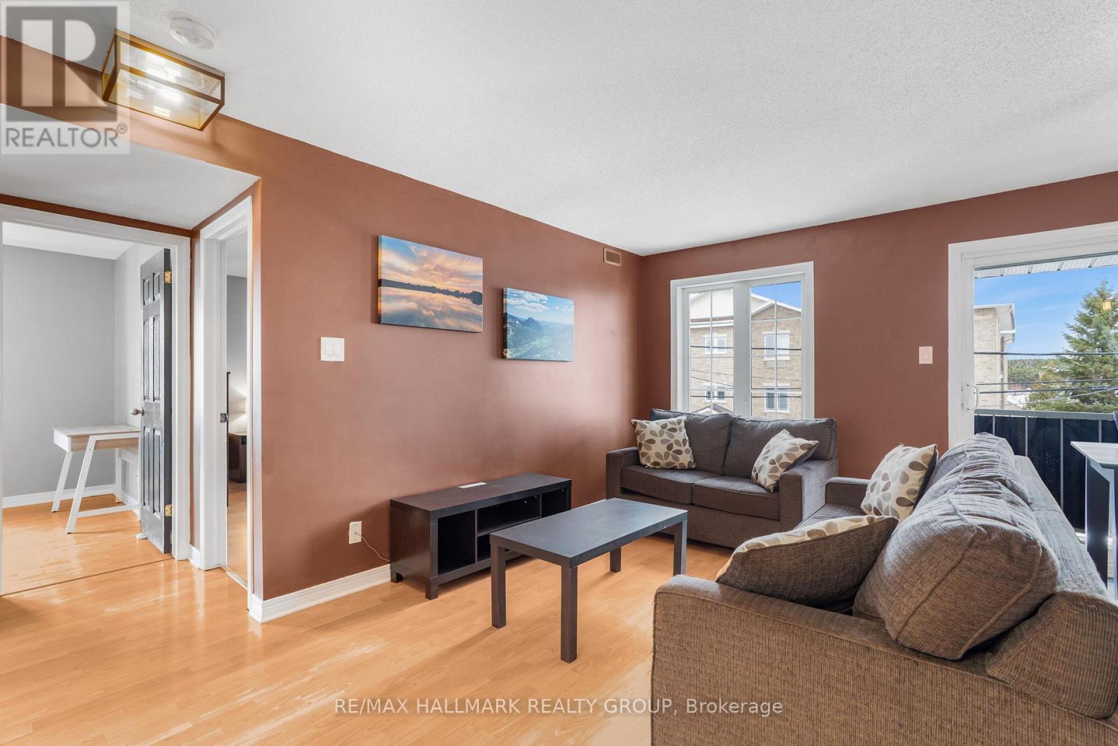 302 - 1005 Laurier Street, Clarence-Rockland, ON - Indoor Photo Showing Living Room