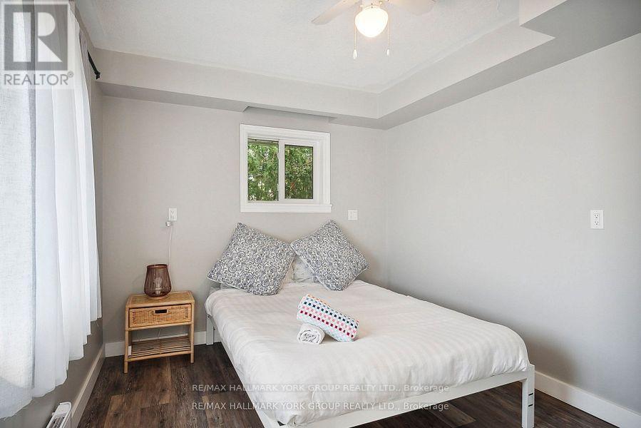 42 Lighthouse Crescent, Tay, ON - Indoor Photo Showing Bedroom