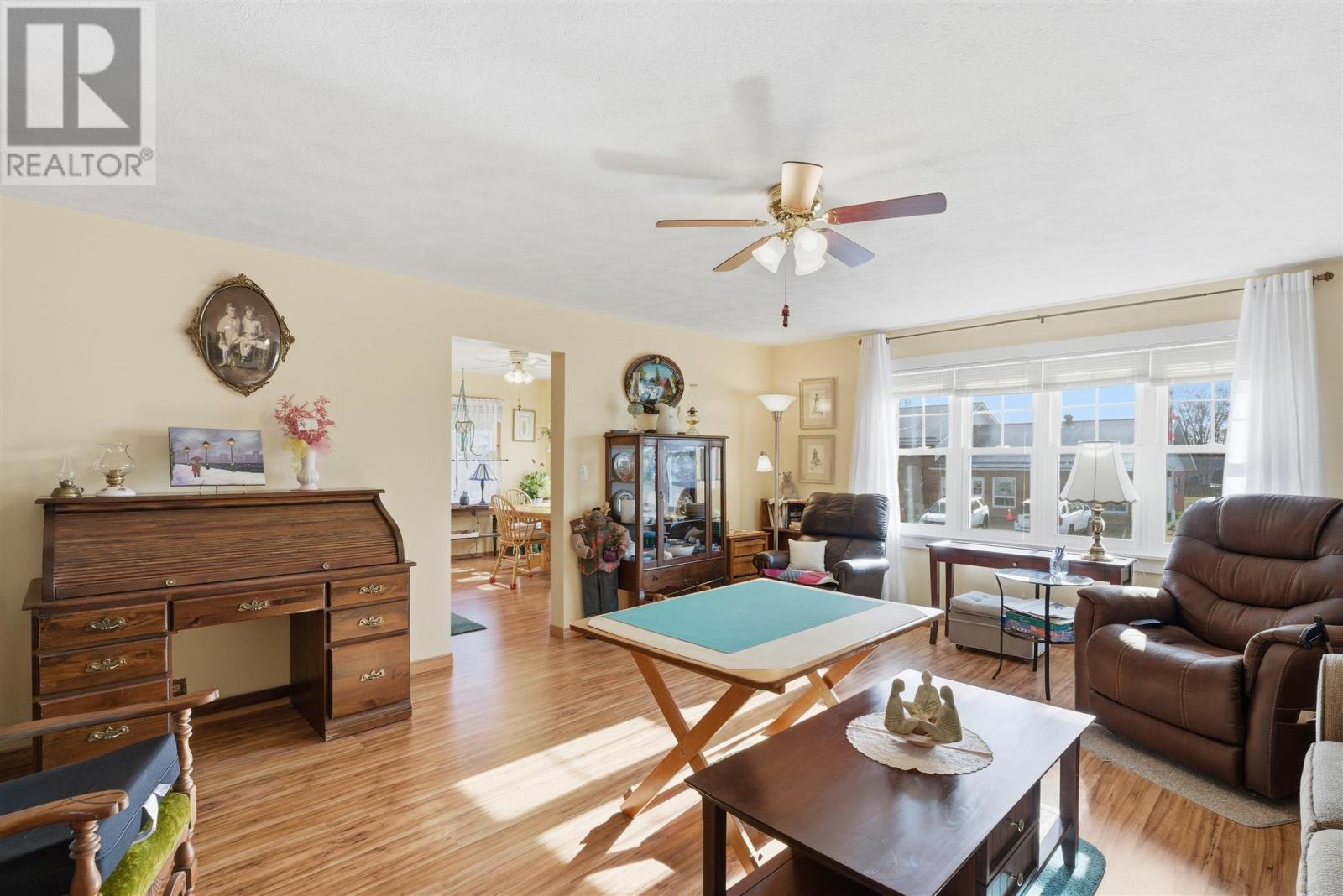 11 John St, Iron Bridge, ON - Indoor Photo Showing Living Room