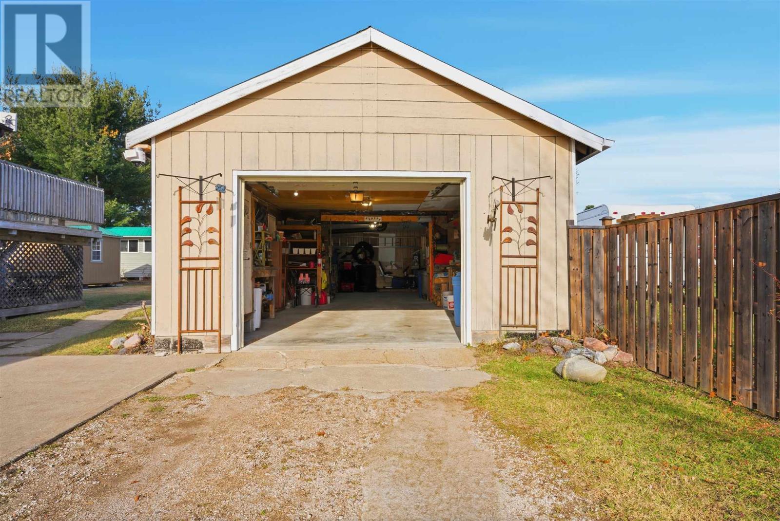 11 John St, Iron Bridge, ON - Outdoor