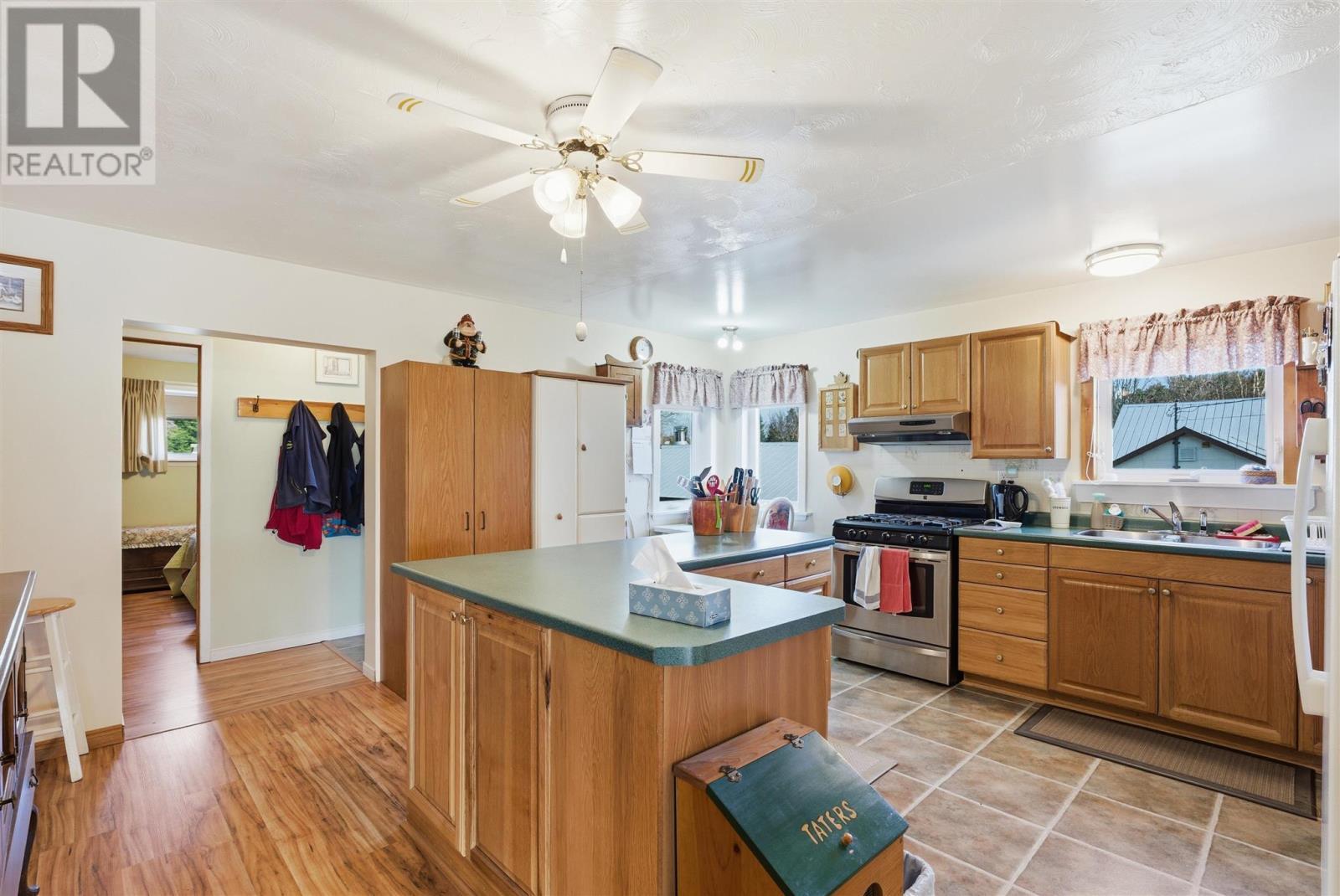 11 John St, Iron Bridge, ON - Indoor Photo Showing Kitchen With Double Sink