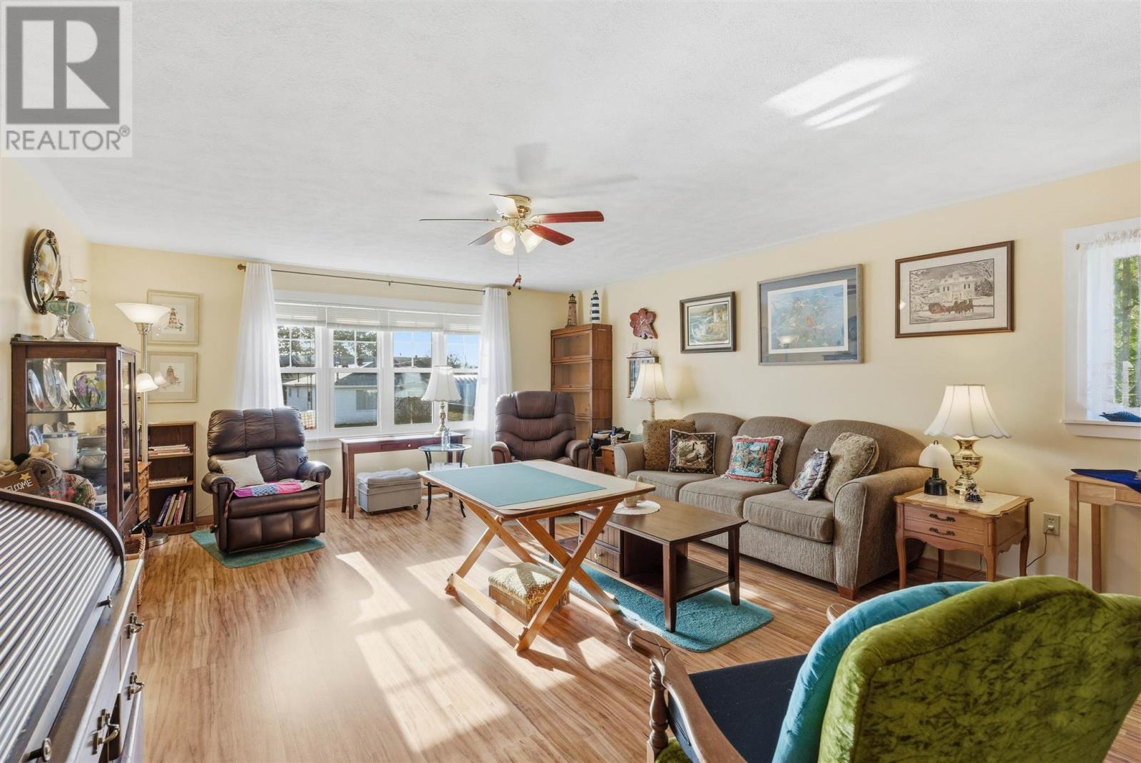 11 John St, Iron Bridge, ON - Indoor Photo Showing Living Room