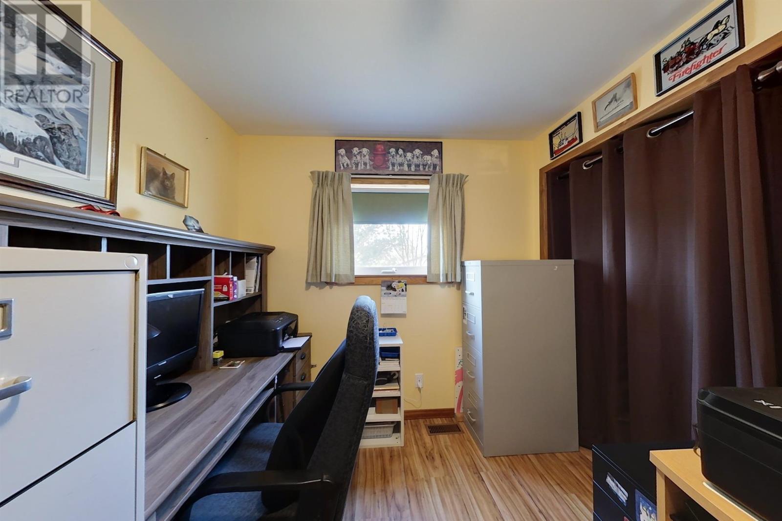 11 John St, Iron Bridge, ON - Indoor Photo Showing Office