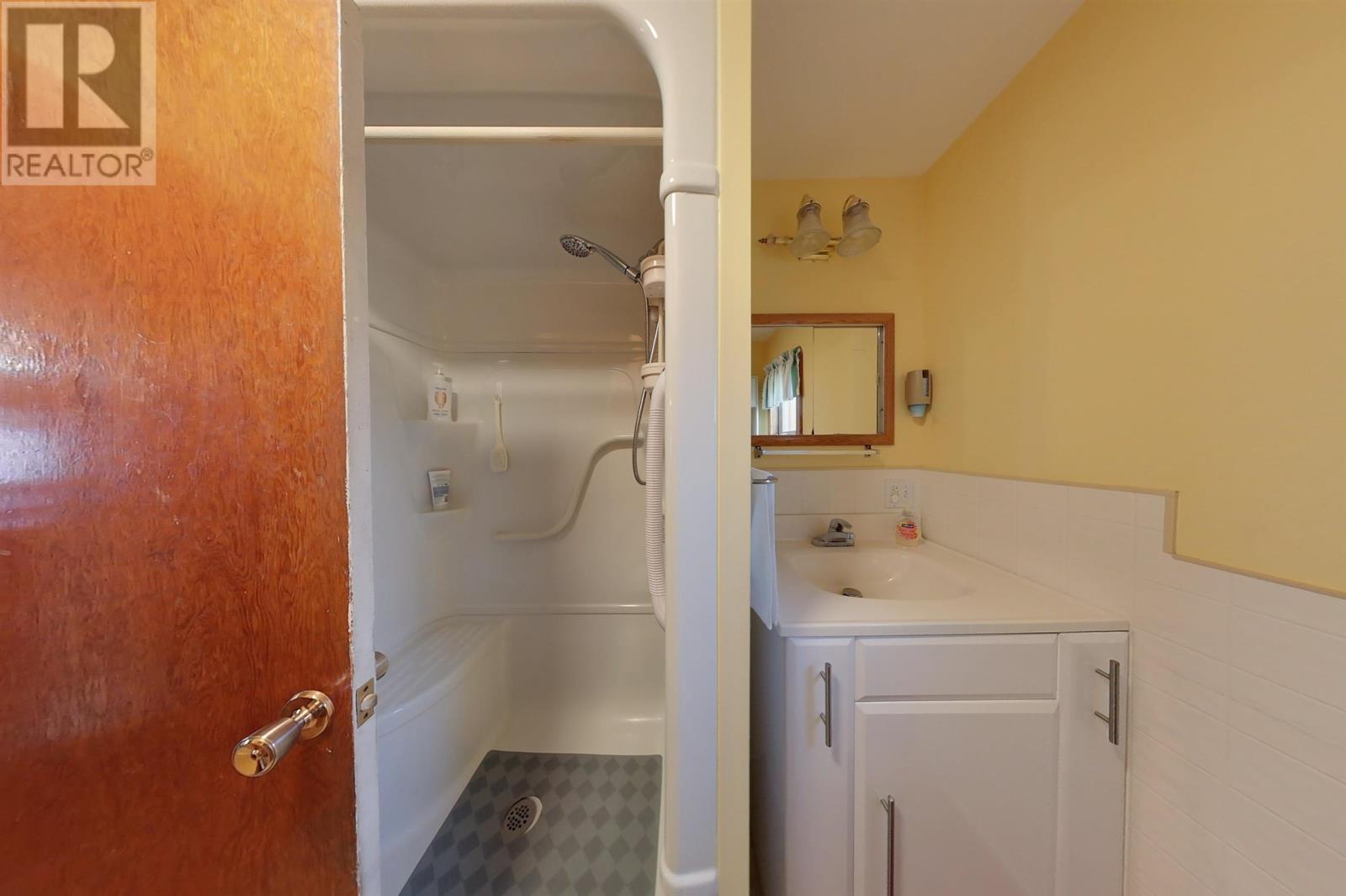 11 John St, Iron Bridge, ON - Indoor