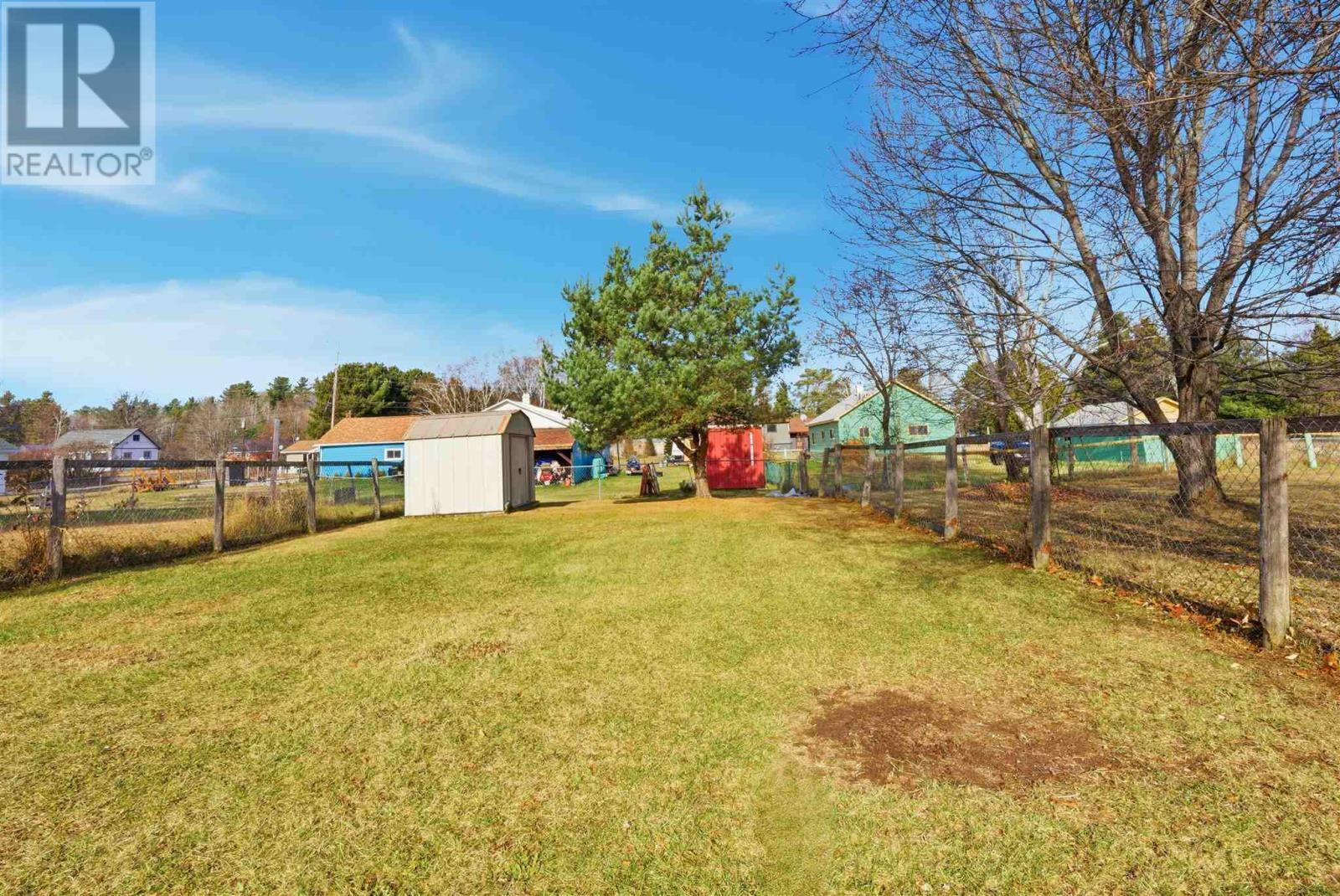 11 John St, Iron Bridge, ON - Outdoor