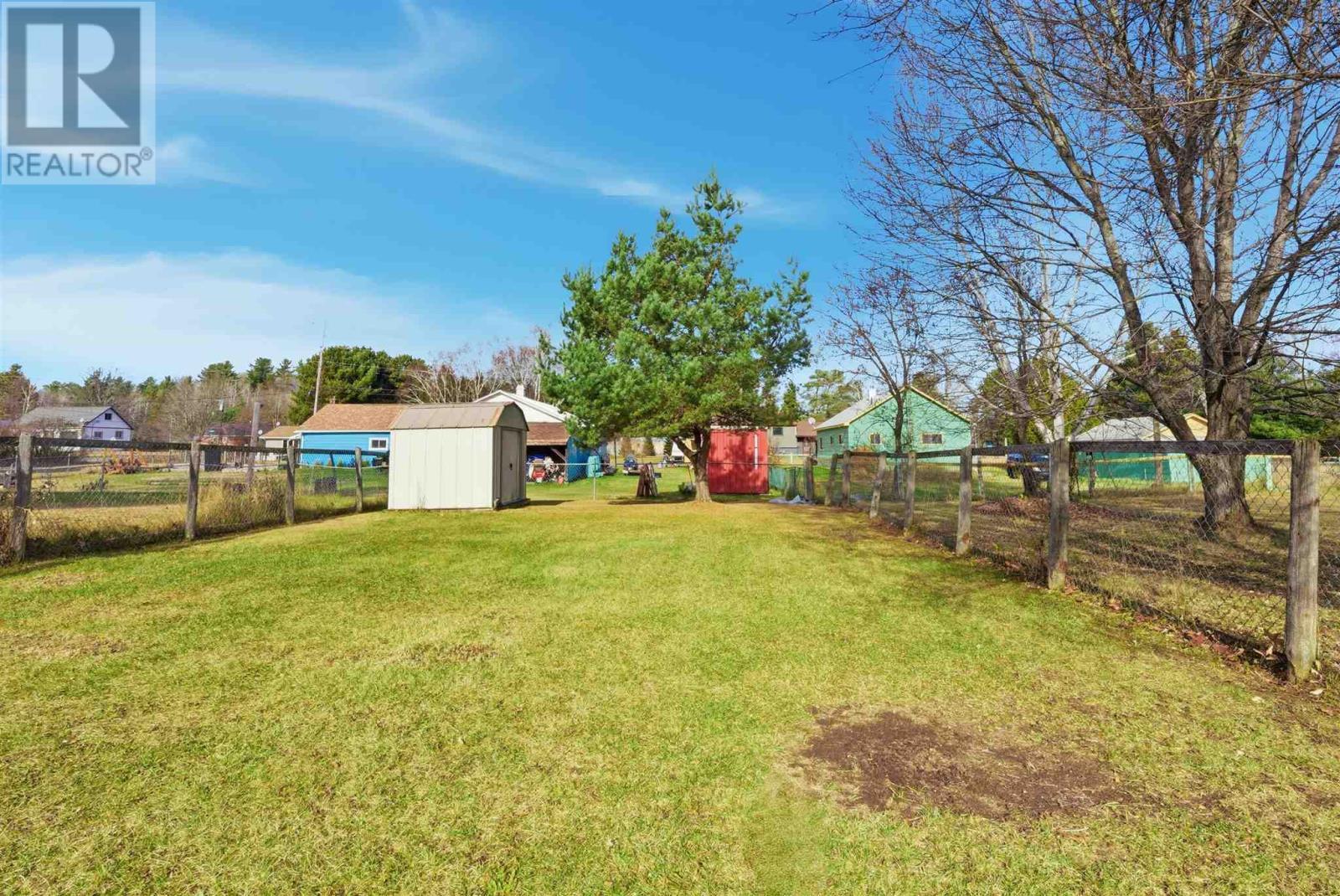 11 John St, Iron Bridge, ON - Outdoor