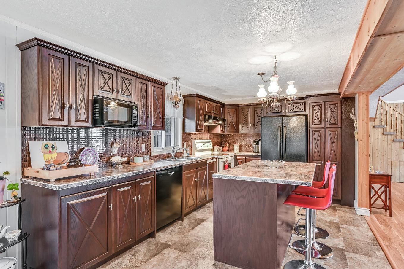 Kitchen - 100 Rue Berton, Saint-Blaise-Sur-Richelieu, QC - Indoor Photo Showing Kitchen With Double Sink