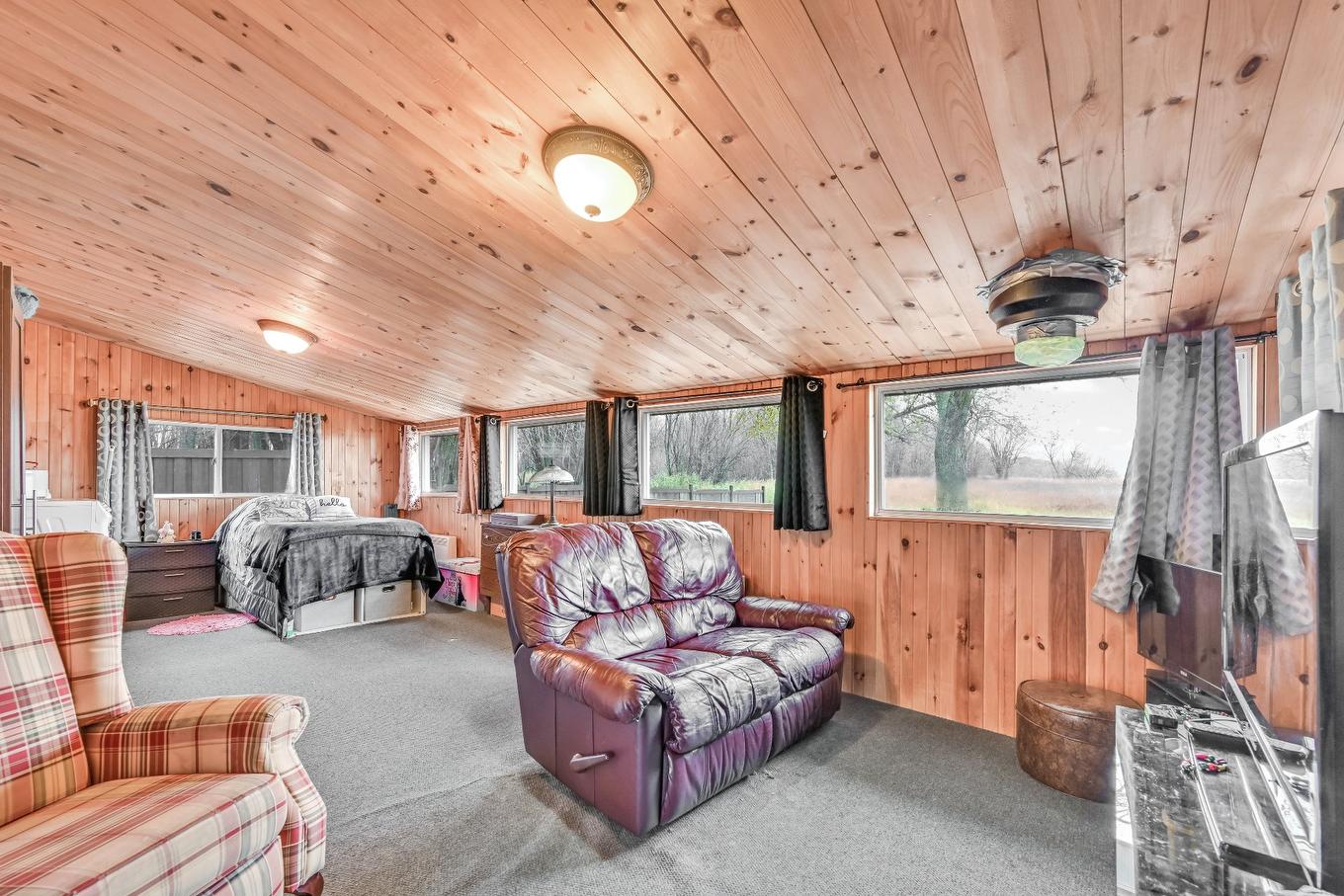 Veranda - 100 Rue Berton, Saint-Blaise-Sur-Richelieu, QC - Indoor