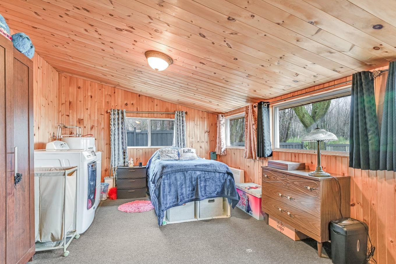 Veranda - 100 Rue Berton, Saint-Blaise-Sur-Richelieu, QC - Indoor Photo Showing Bedroom