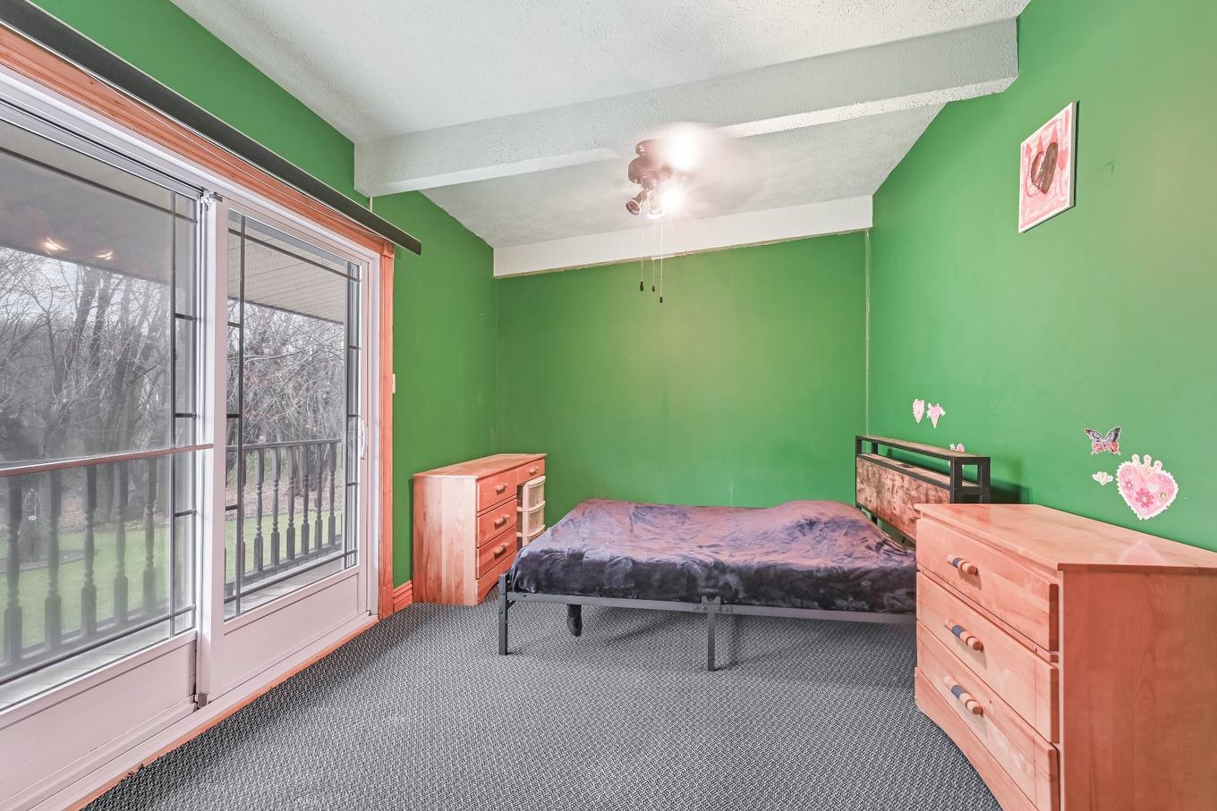 Bedroom - 100 Rue Berton, Saint-Blaise-Sur-Richelieu, QC - Indoor Photo Showing Bedroom