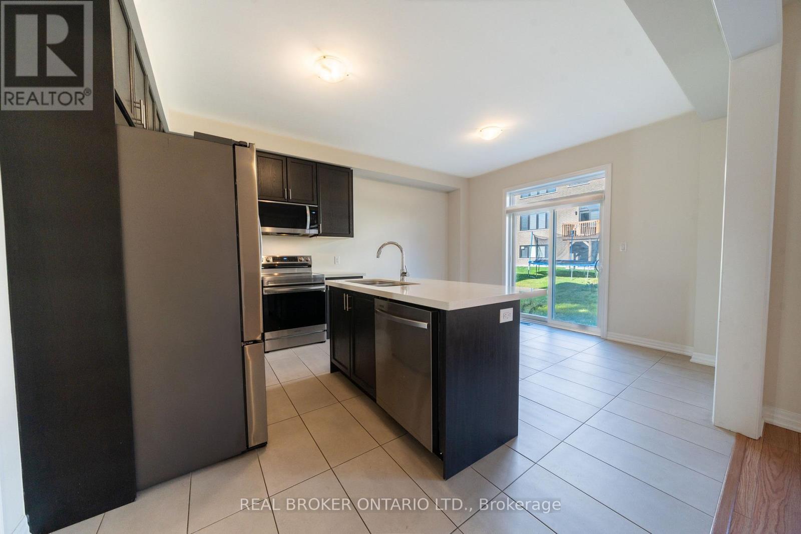 6 Northrop Avenue N, Clarington, ON - Indoor Photo Showing Kitchen