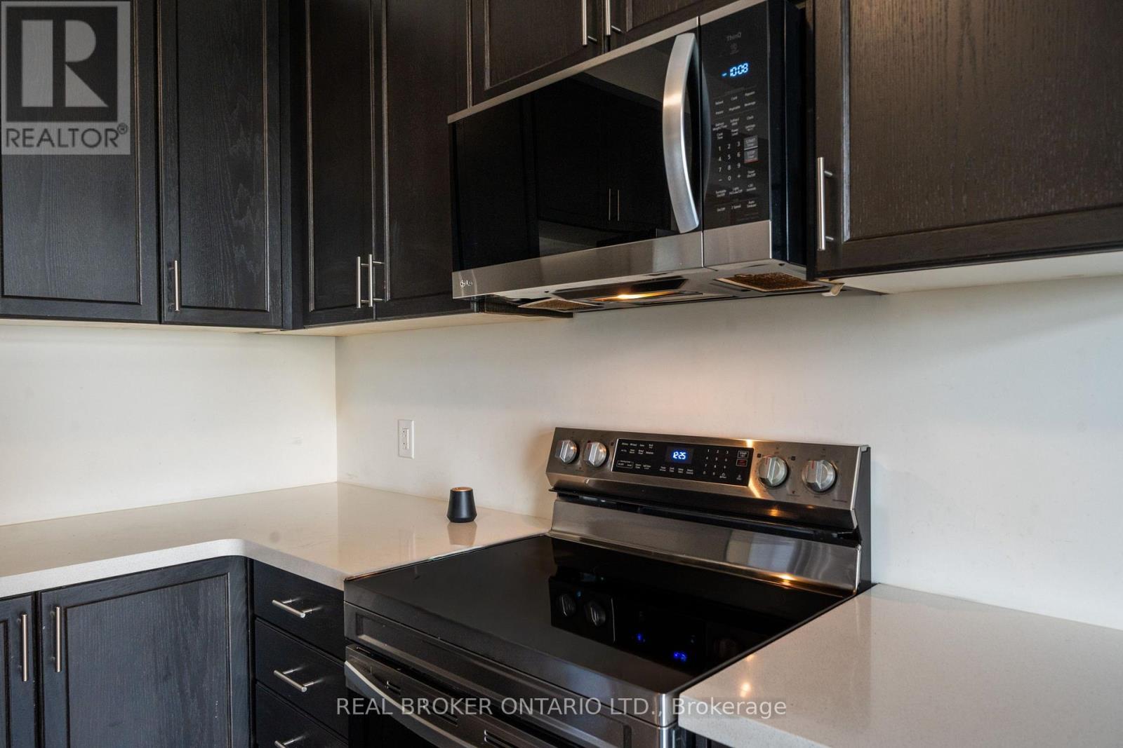 6 Northrop Avenue N, Clarington, ON - Indoor Photo Showing Kitchen