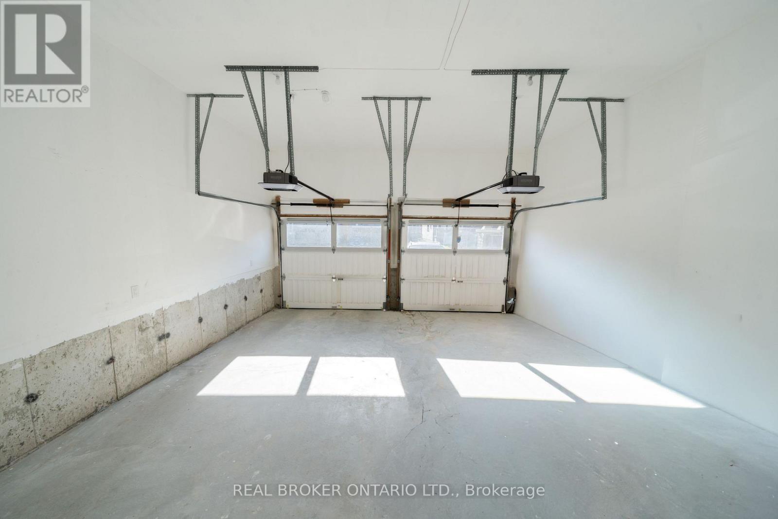 6 Northrop Avenue N, Clarington, ON - Indoor Photo Showing Garage