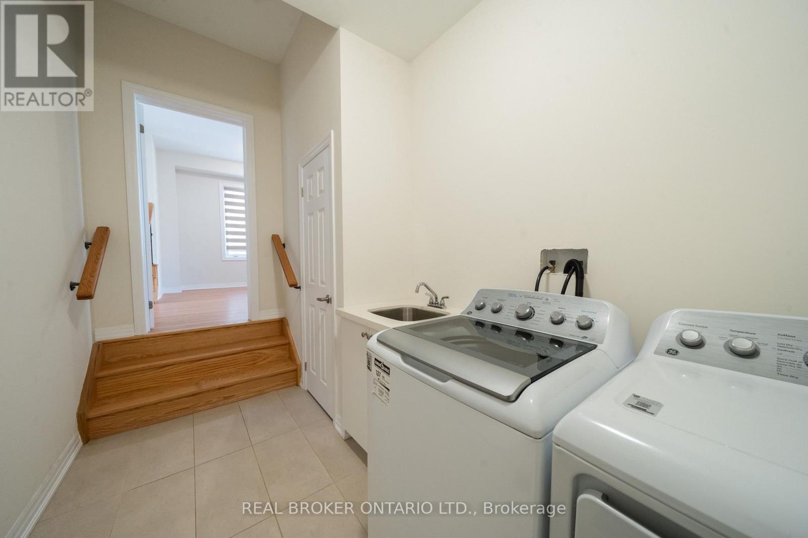 6 Northrop Avenue N, Clarington, ON - Indoor Photo Showing Laundry Room